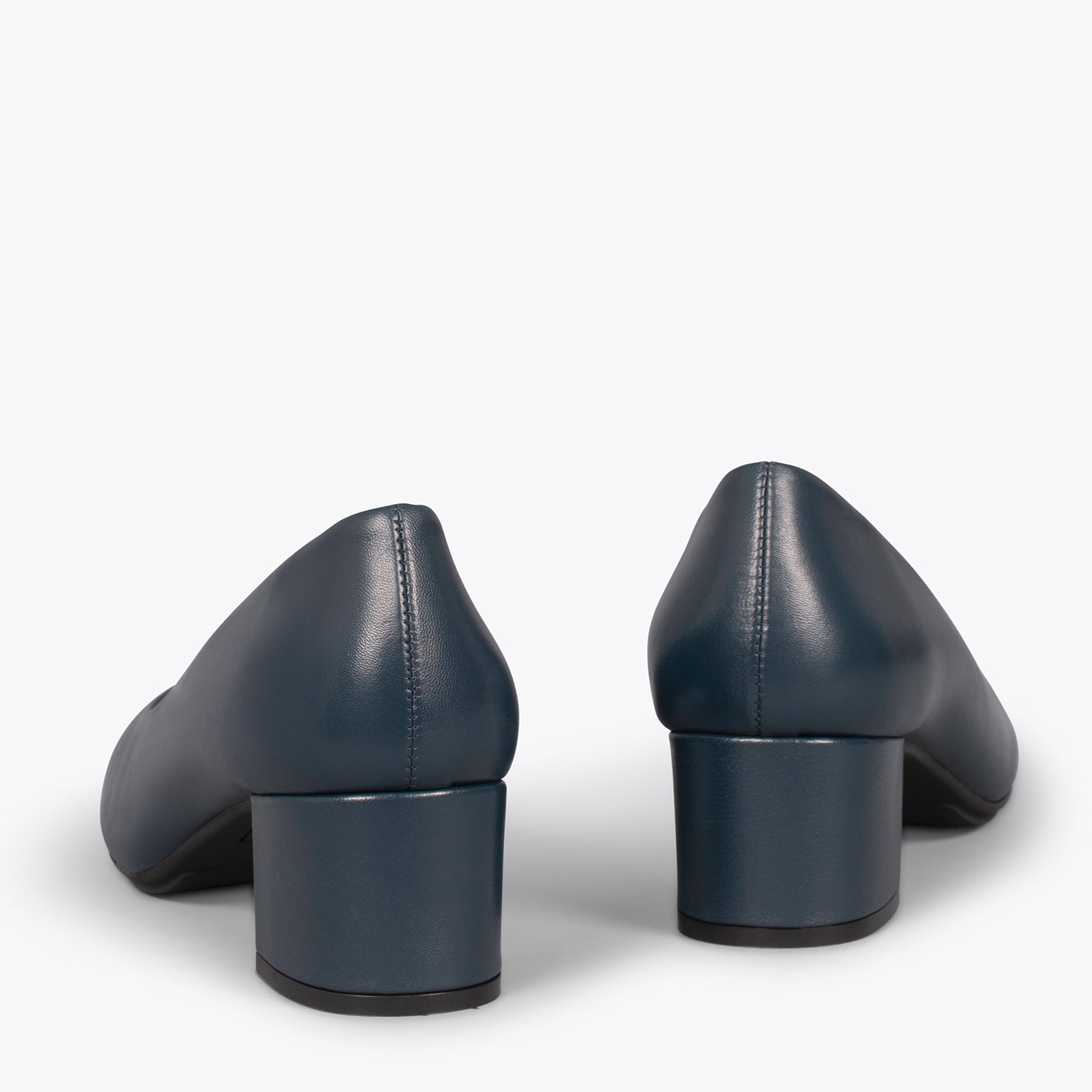 URBAN ROUND SALON – NAVY nappa leather low heels