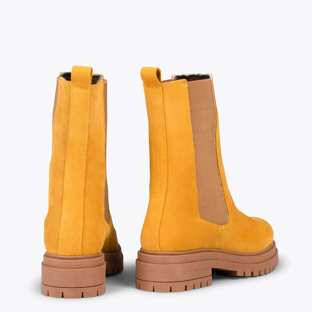CAMBRIDGE Botines Chelsea MOSTAZA con plataforma track