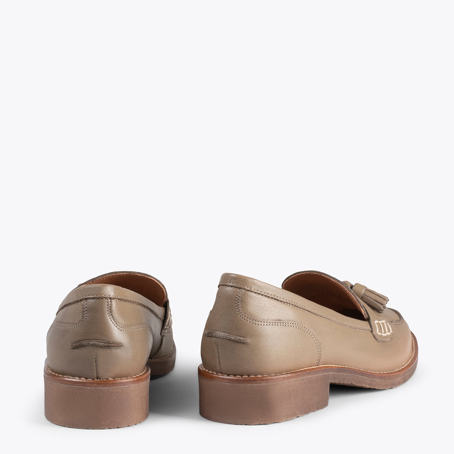 CASTELLANO – TAUPE moccasin with tassel