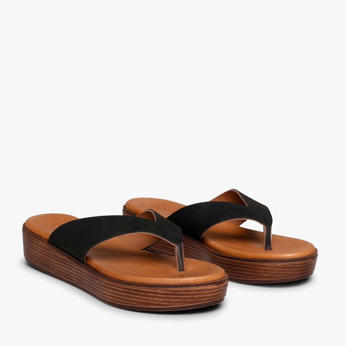 BASIC Sandalias NEGRAS de dedo con plataforma