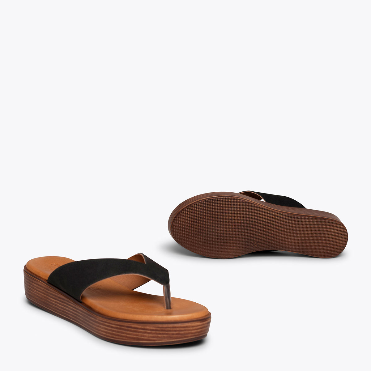 BASIC Sandalias NEGRAS de dedo con plataforma
