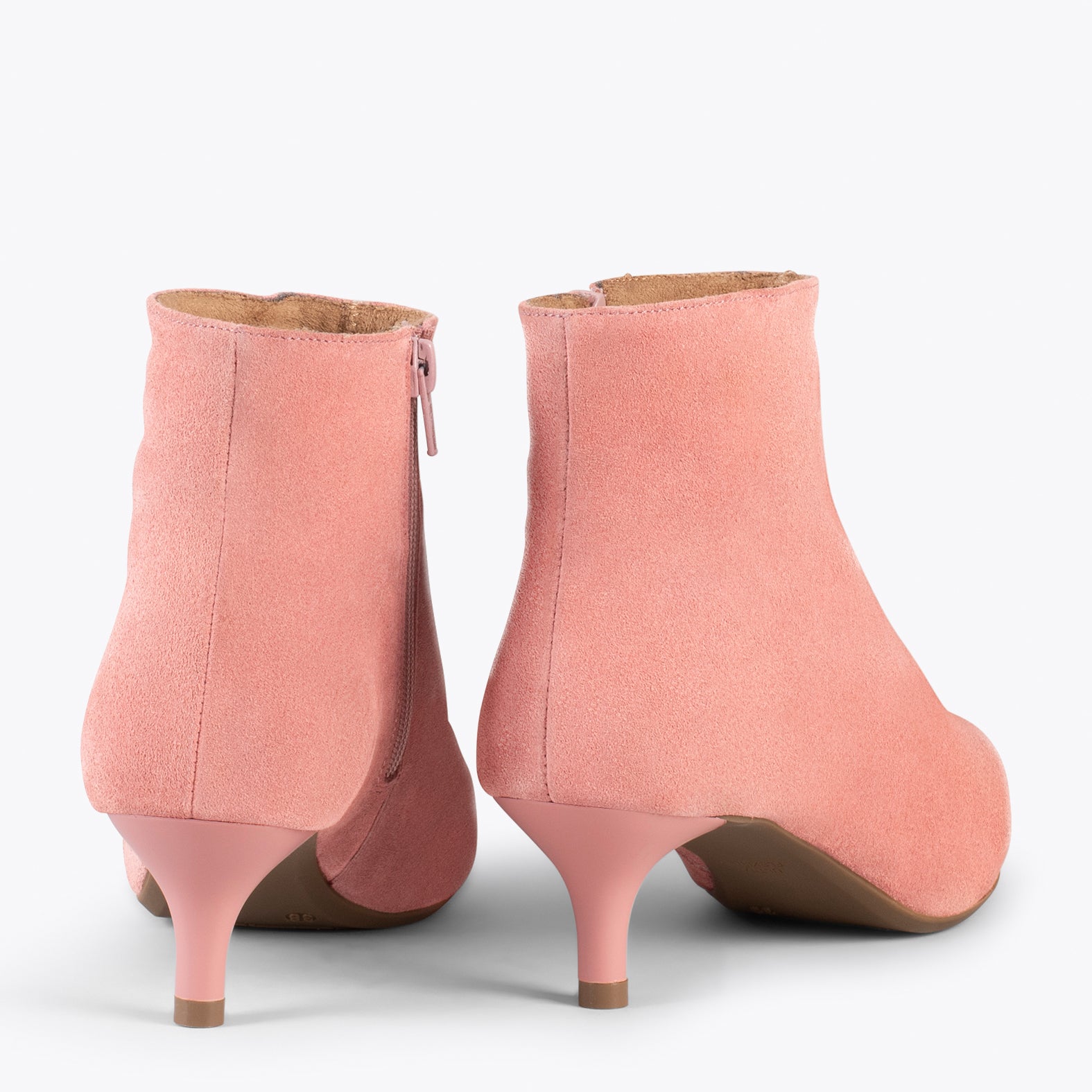 OUTFIT - Botines elegantes de tacón bajo de aguja SALMÓN - miMaO ®