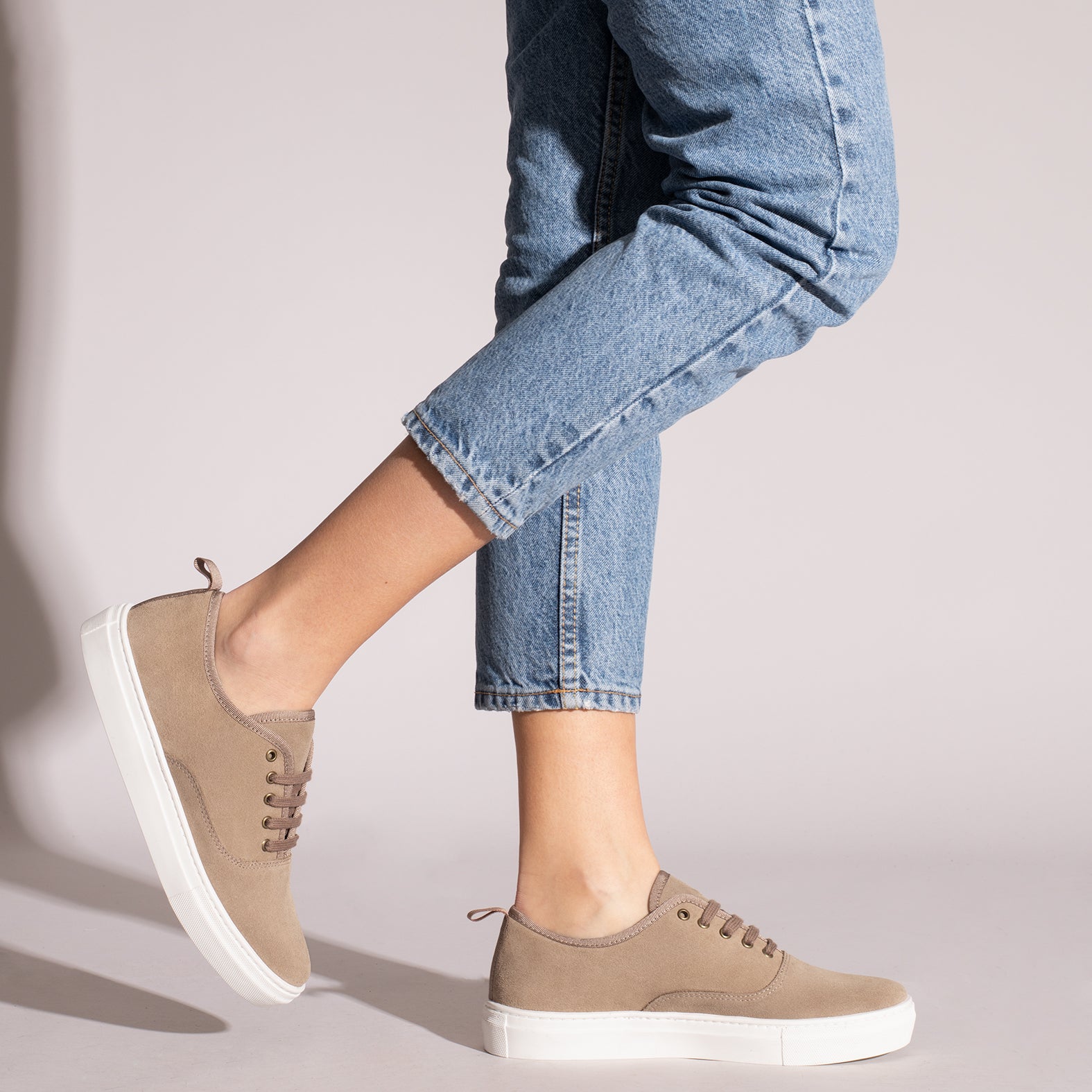WANDER – TAUPE suede sneaker with platform