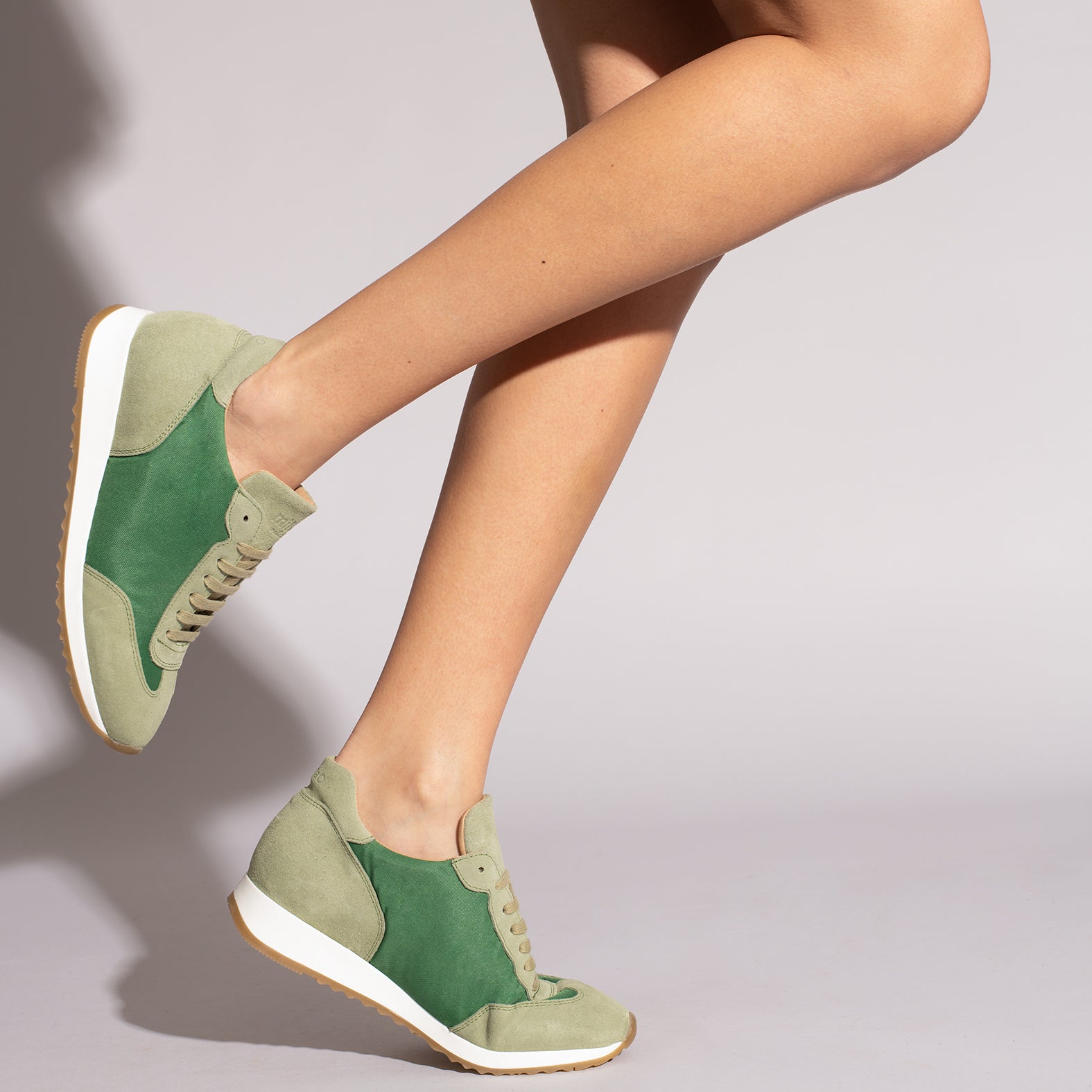 CASUAL – Deportiva de piel VERDE con nylon – Memory Absorber Foam