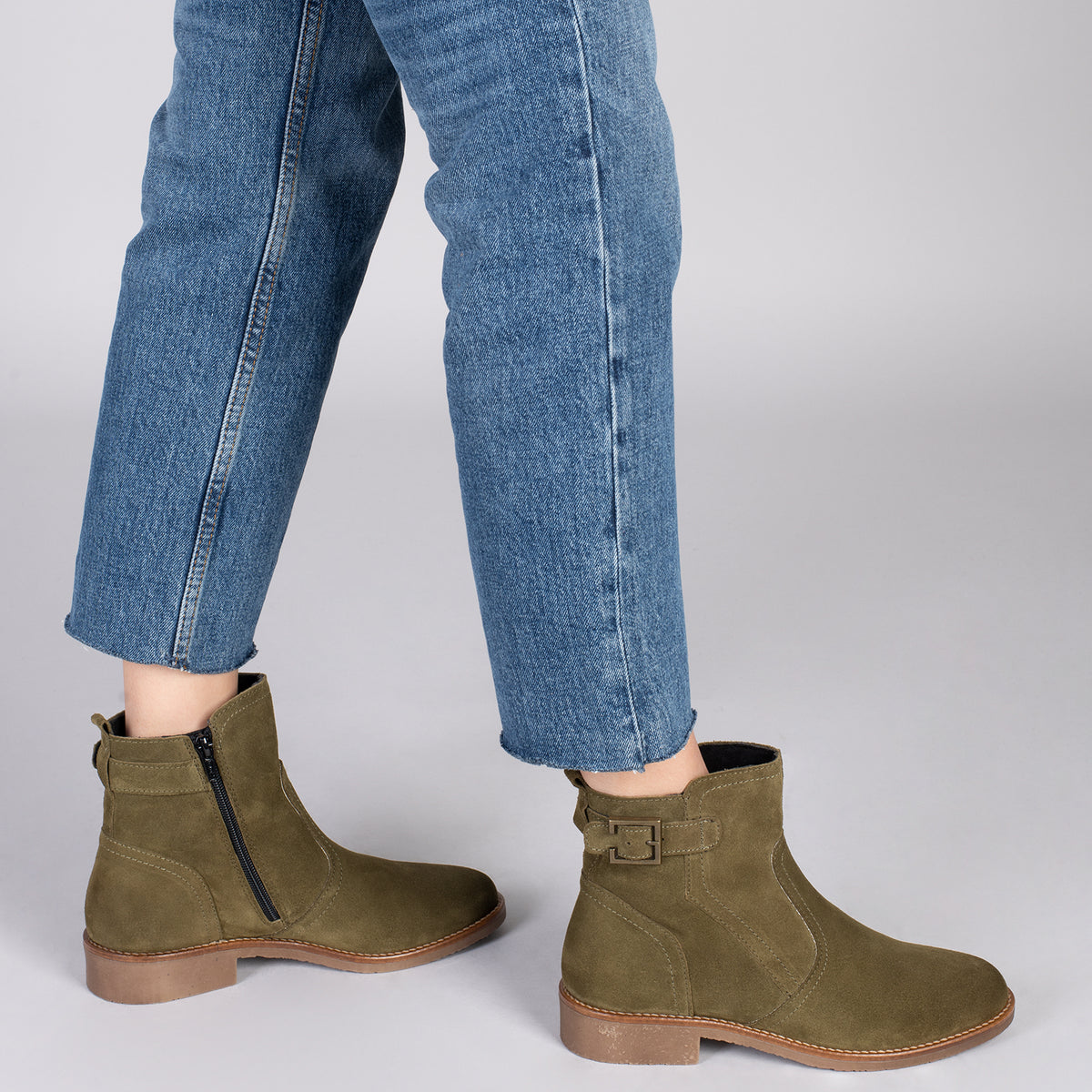 BIKER – Botines bajos con hebilla VERDE