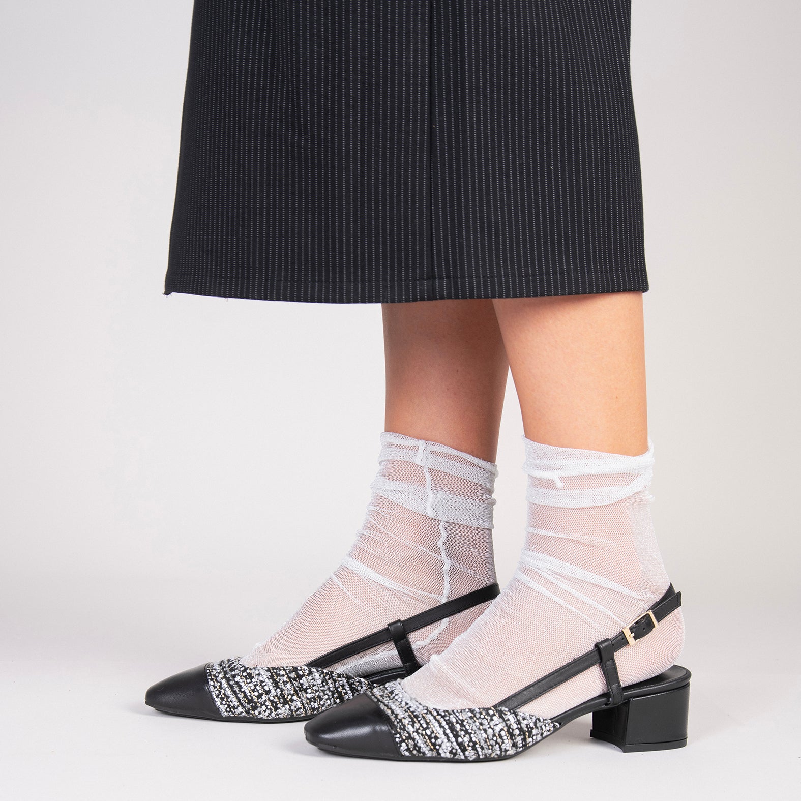 AUDREY - Manoletinas destalonadas Bicolor con tacón TWEED NEGRO - miMaO ®