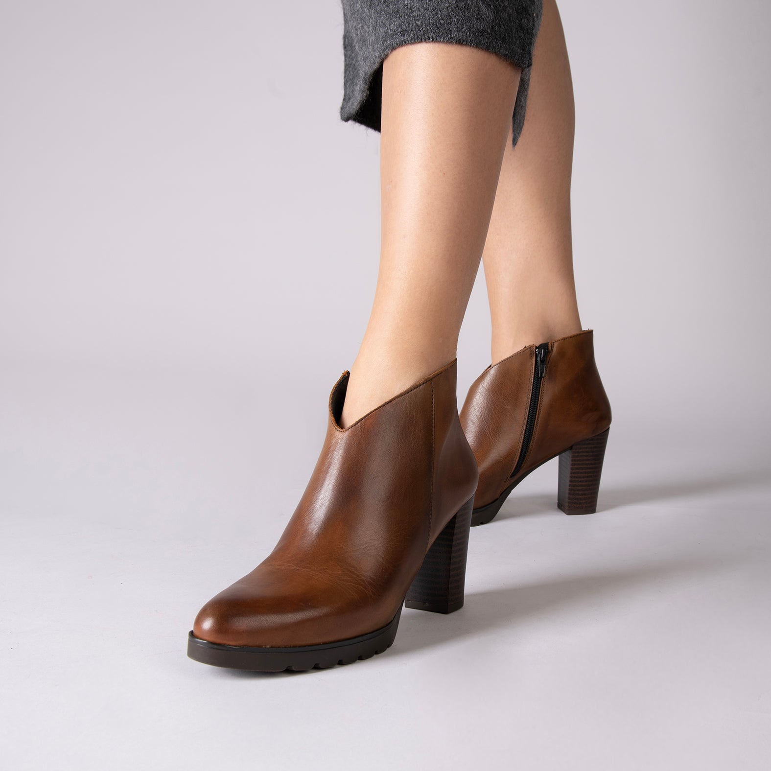 CLASSIC - Botines de mujer con tacón en MARRON - miMaO ®
