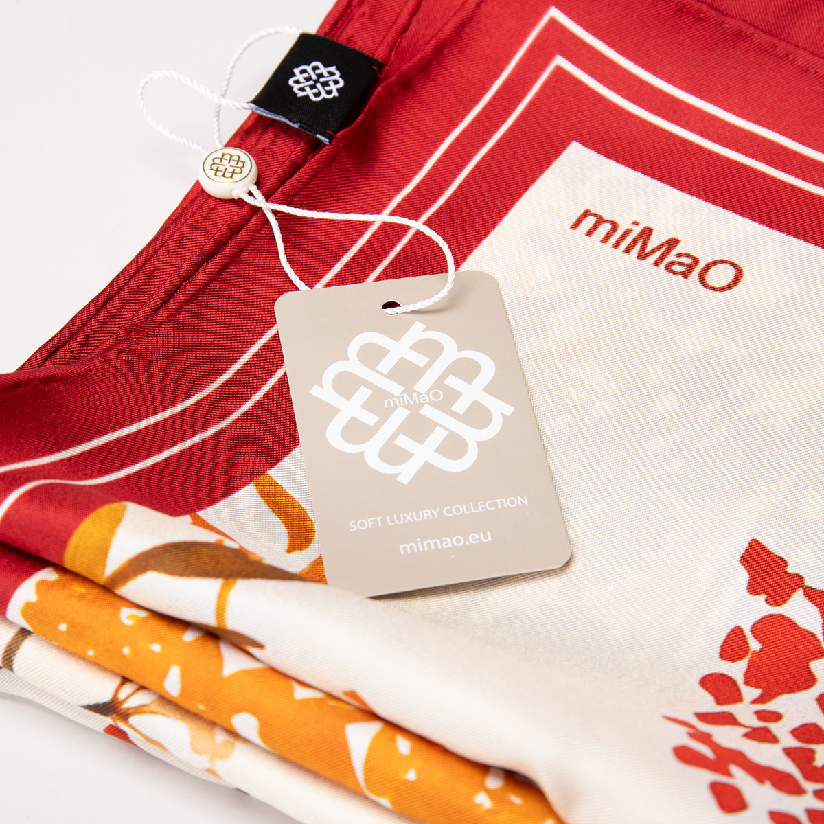 FLOWER SCARF - 100% silk scarf with a floral print