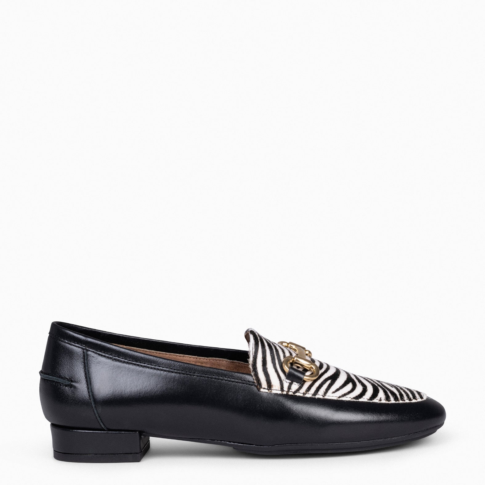 STYLE SAUVAGE - Mocasín tacón bajo CEBRA - miMaO ®
