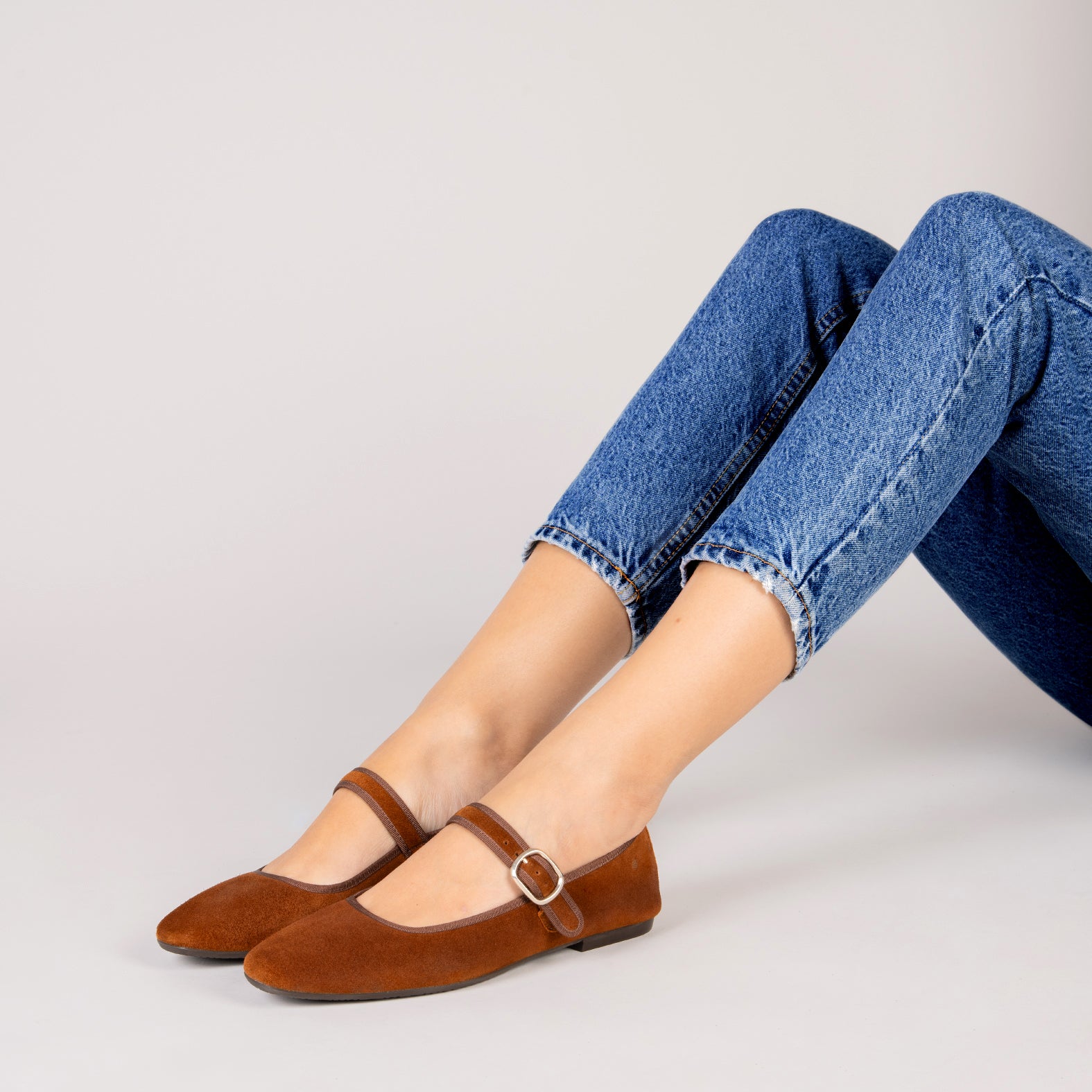 CLARA - Merceditas con puntera cuadrada en CAMEL - miMaO ®