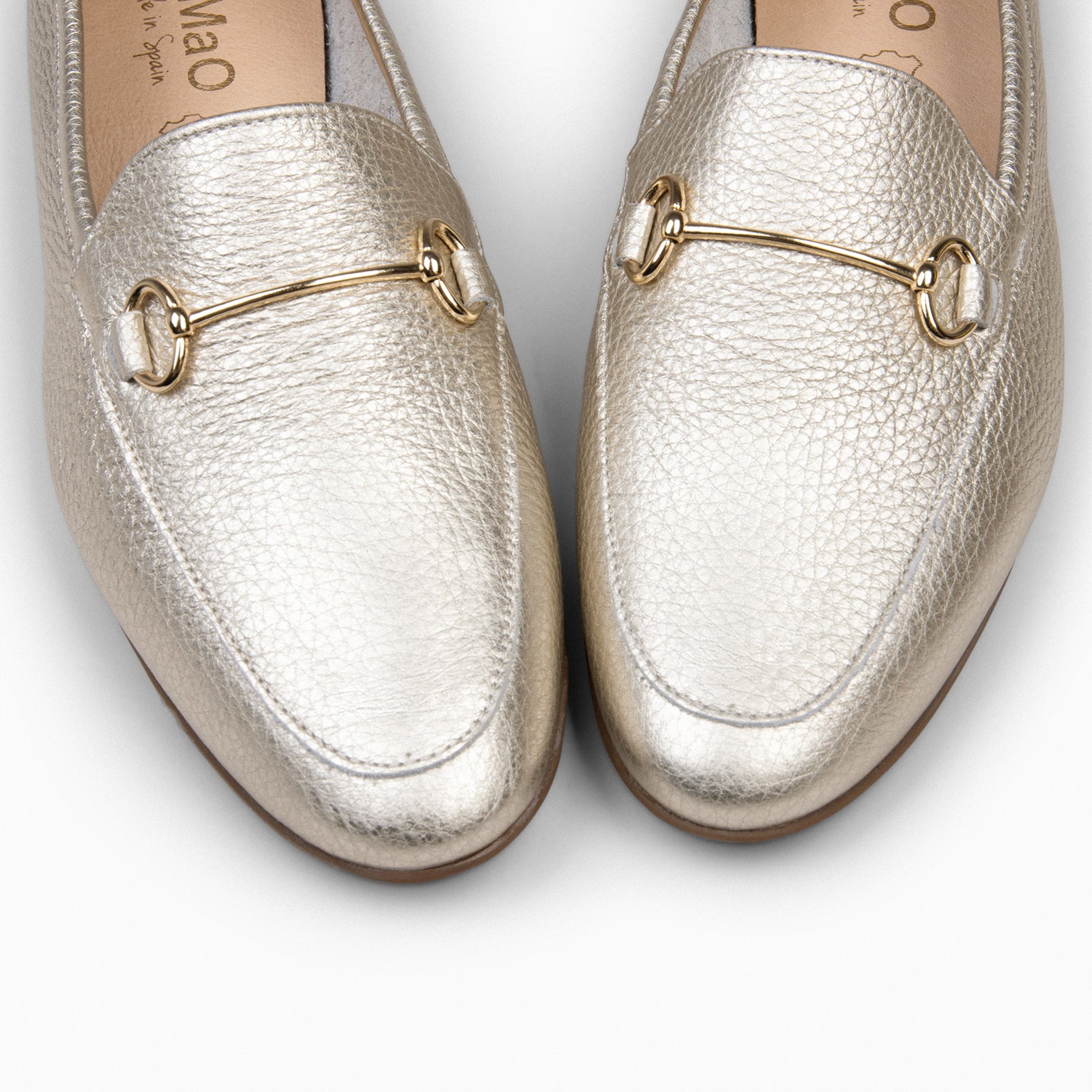 STYLE – Mocasines planos con adorno metalizado PLATINO - miMaO ®