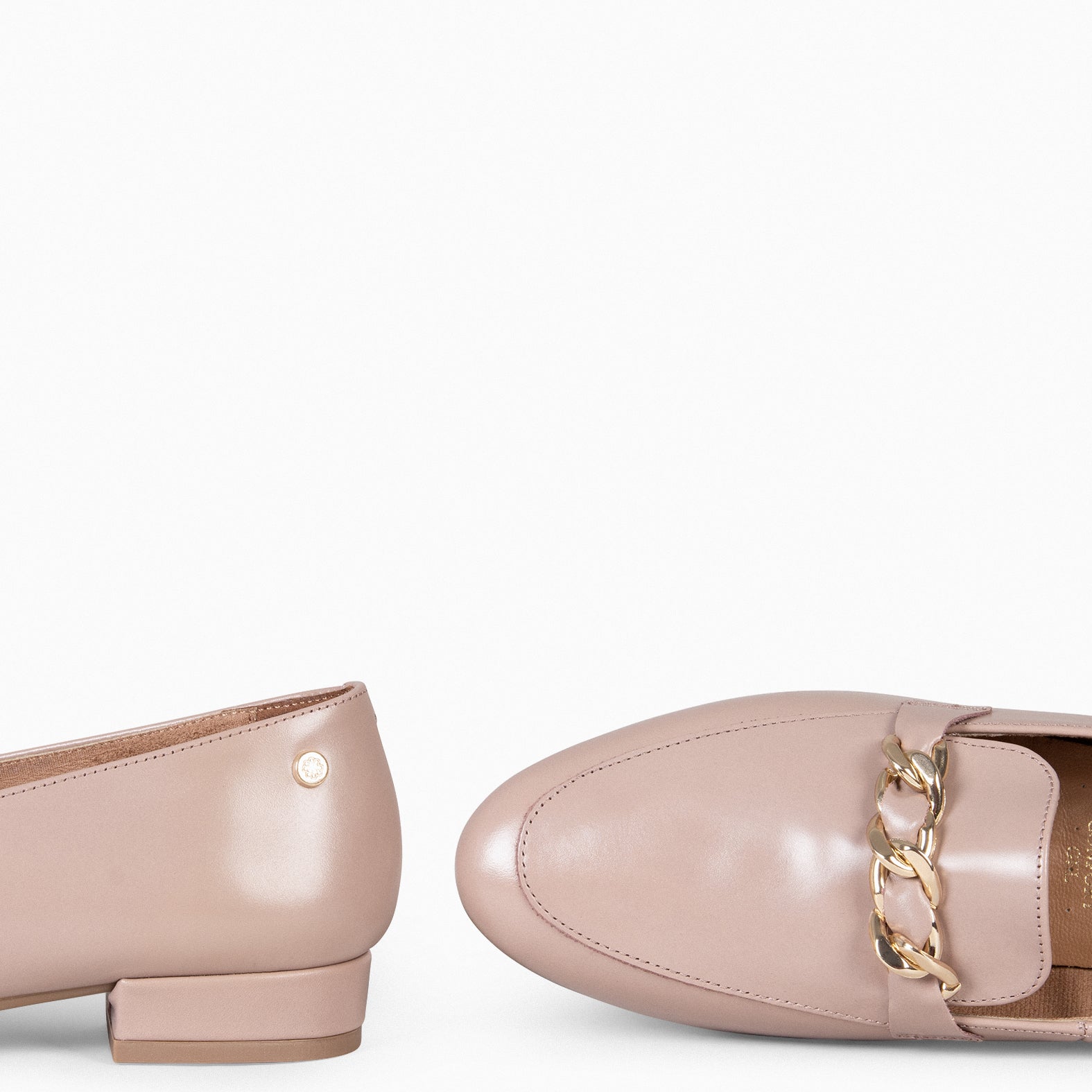 CHAIN – Mocasines planos con adorno metalizado NUDE - miMaO ®