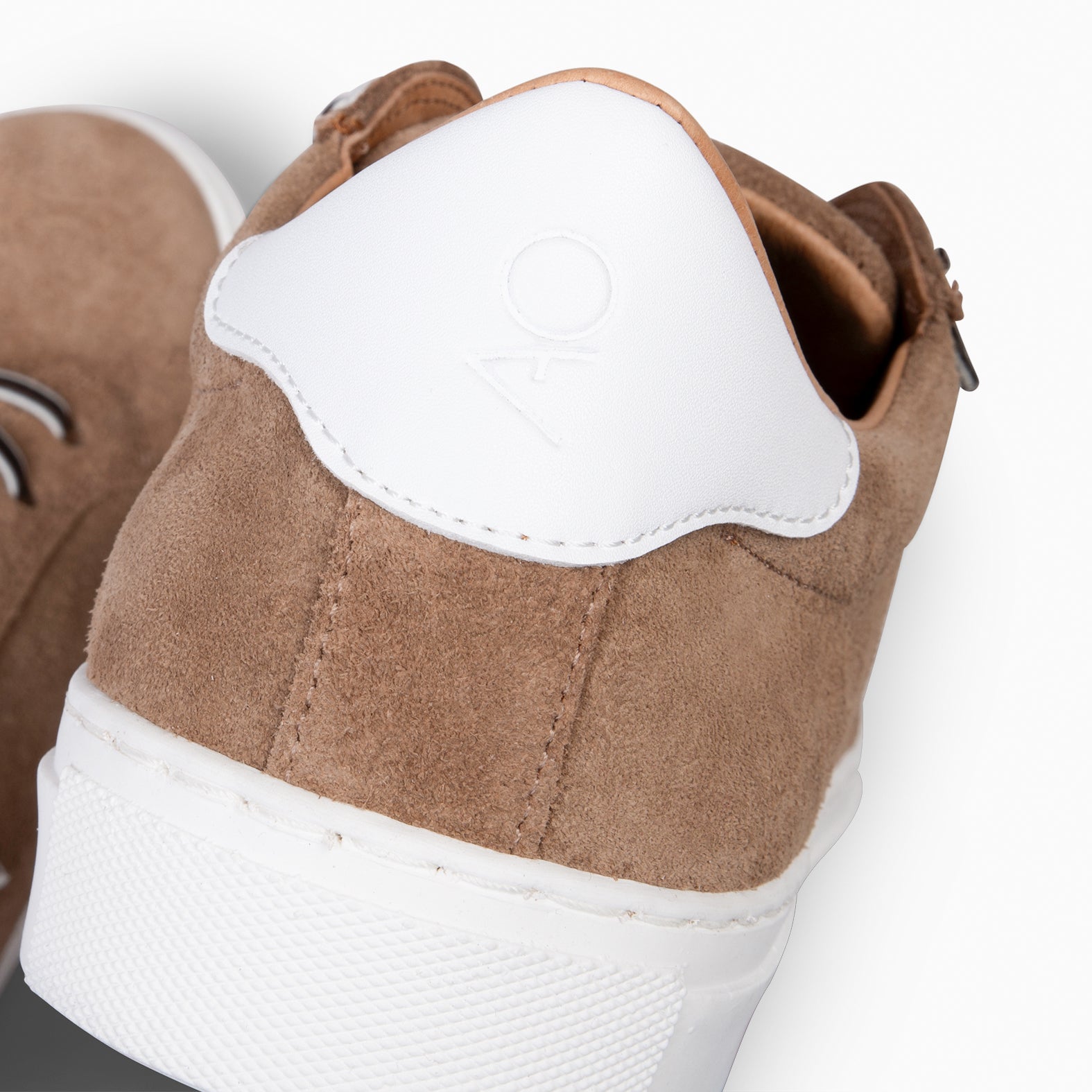 GAEL - ZAPATILLAS CASUALES DE HOMBRE CAMEL - miMaO ®