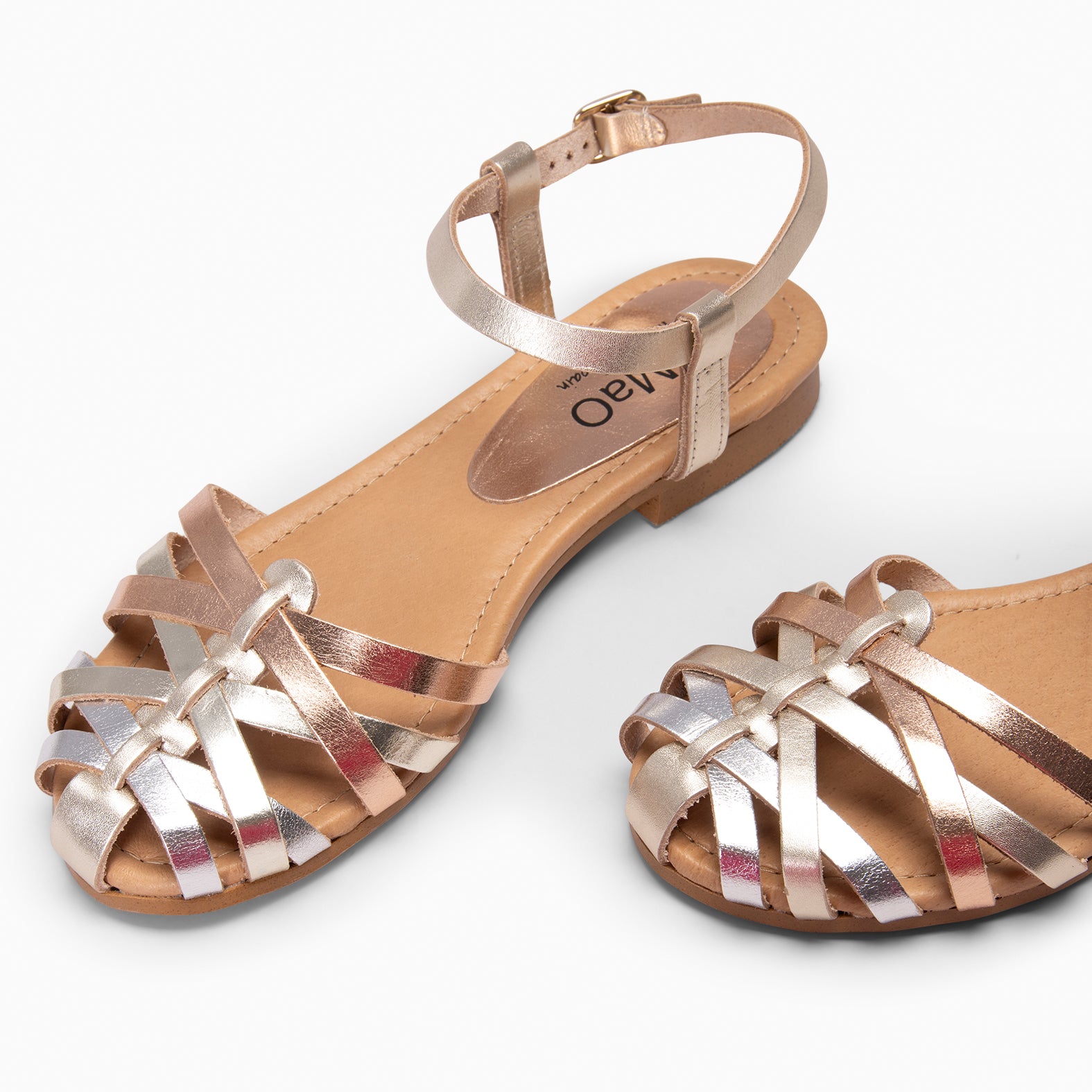 BEACH - Sandalias planas de tiras METALES - miMaO ®
