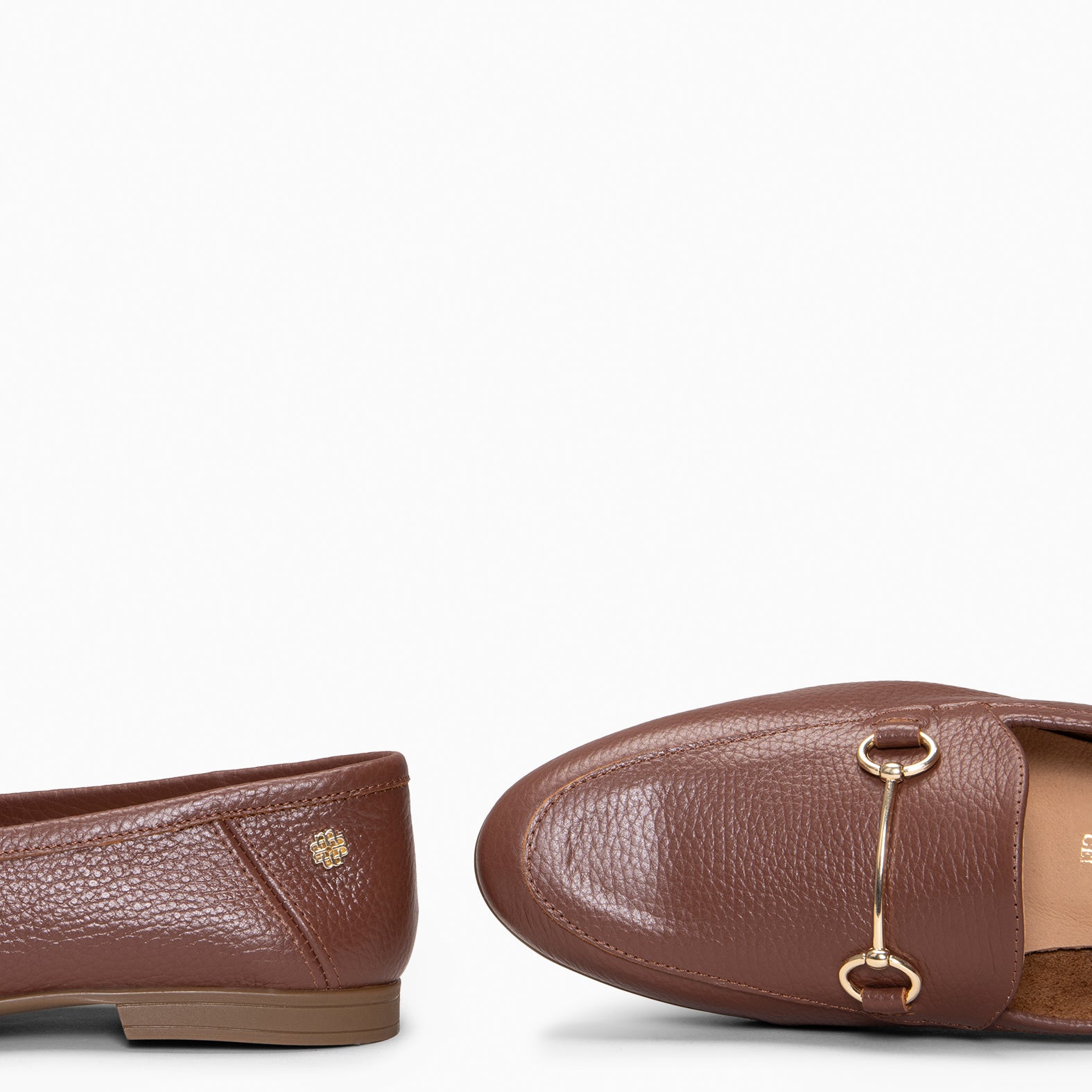 STYLE – Mocasines planos con adorno metalizado MARRÓN - miMaO ®