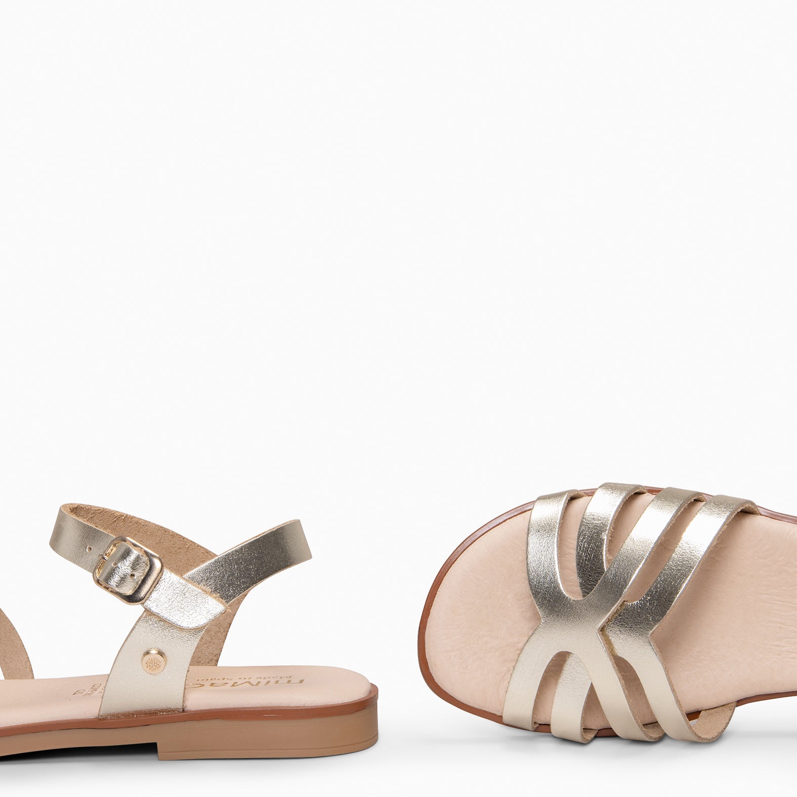 BELISA - Sandalia plana de piel de vaquetilla en PLATINO - miMaO ®