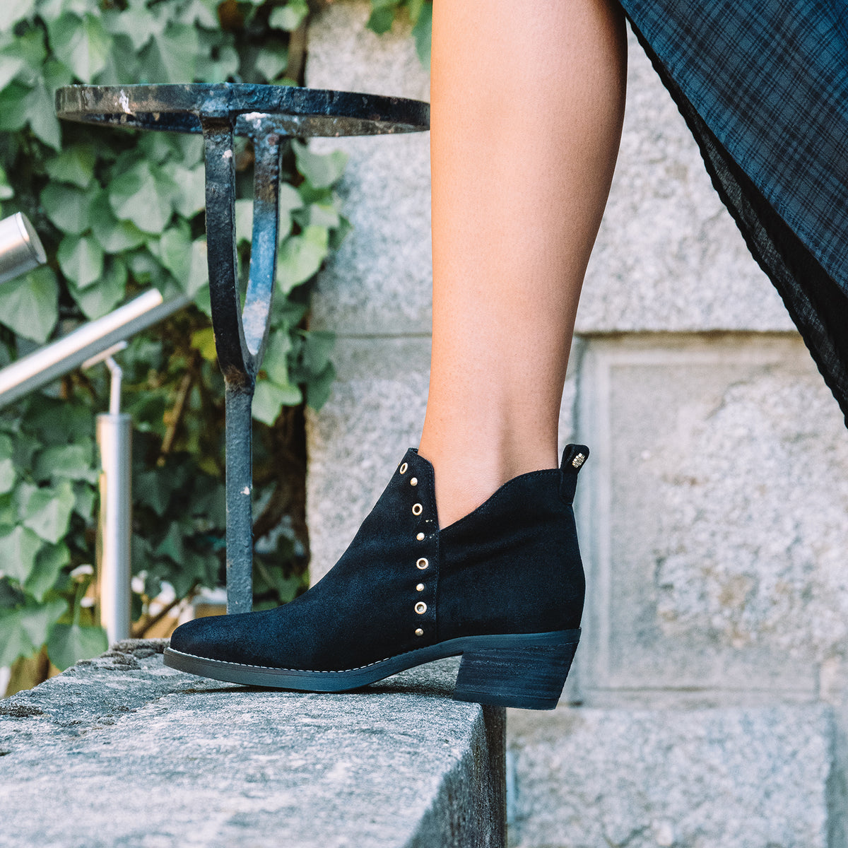 MILES - Bottines cowboy pour femme en daim NOIR