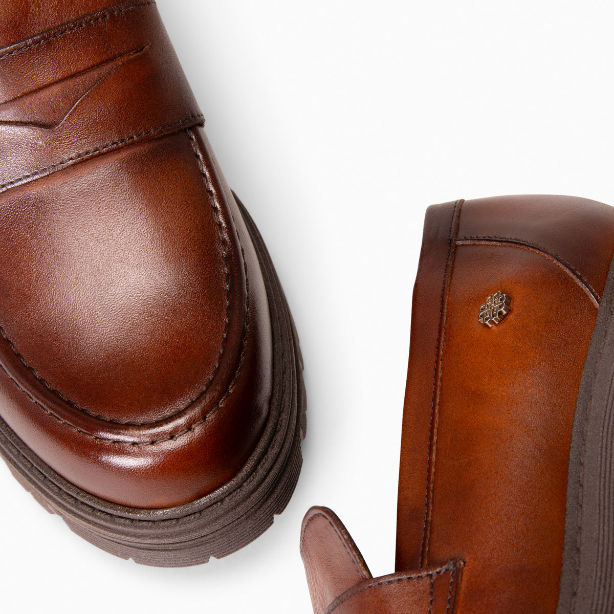 TRAVIS - Mocasin de piel de napa cepillada CAMEL - miMaO ®