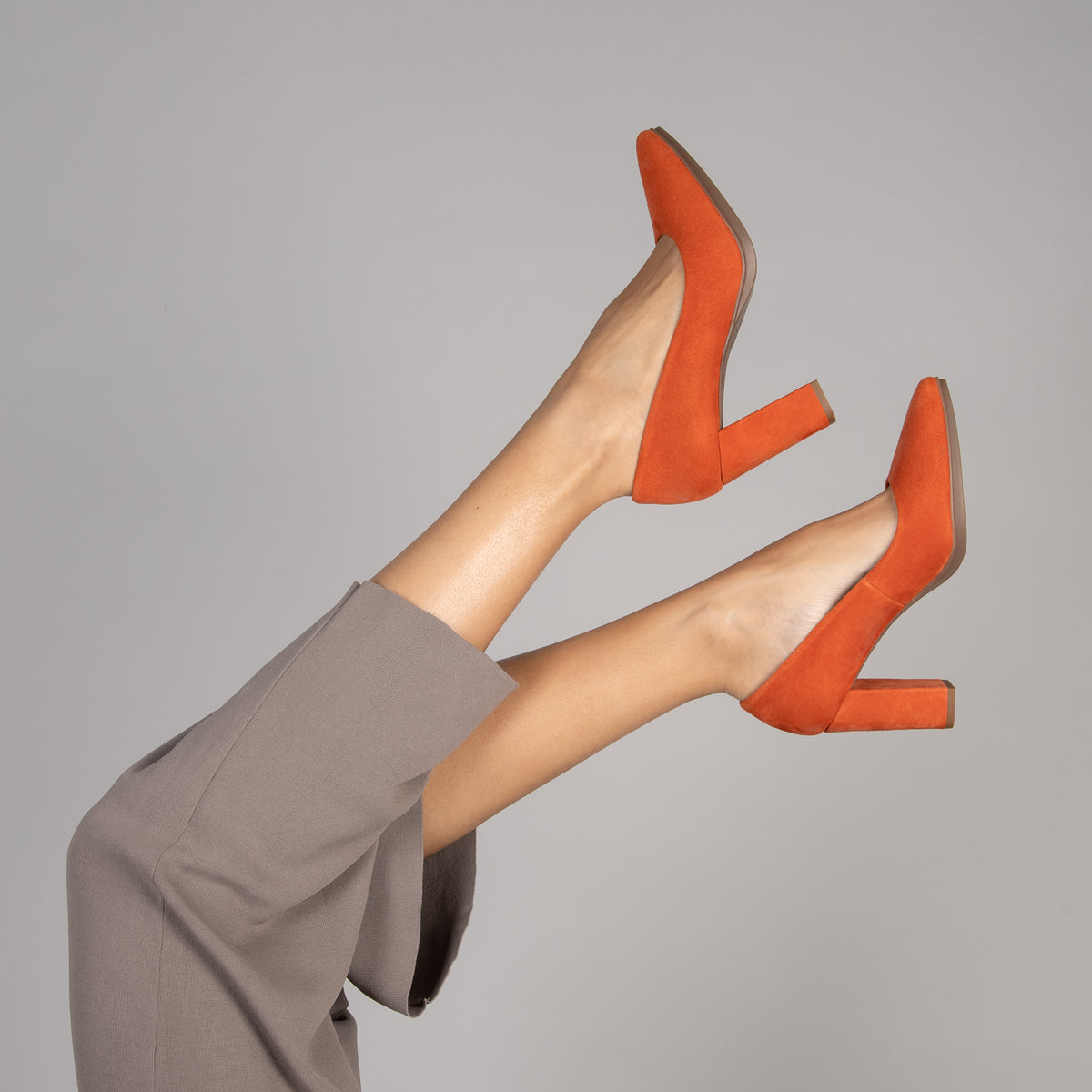 URBAN – Zapatos de tacón alto de ante NARANJA