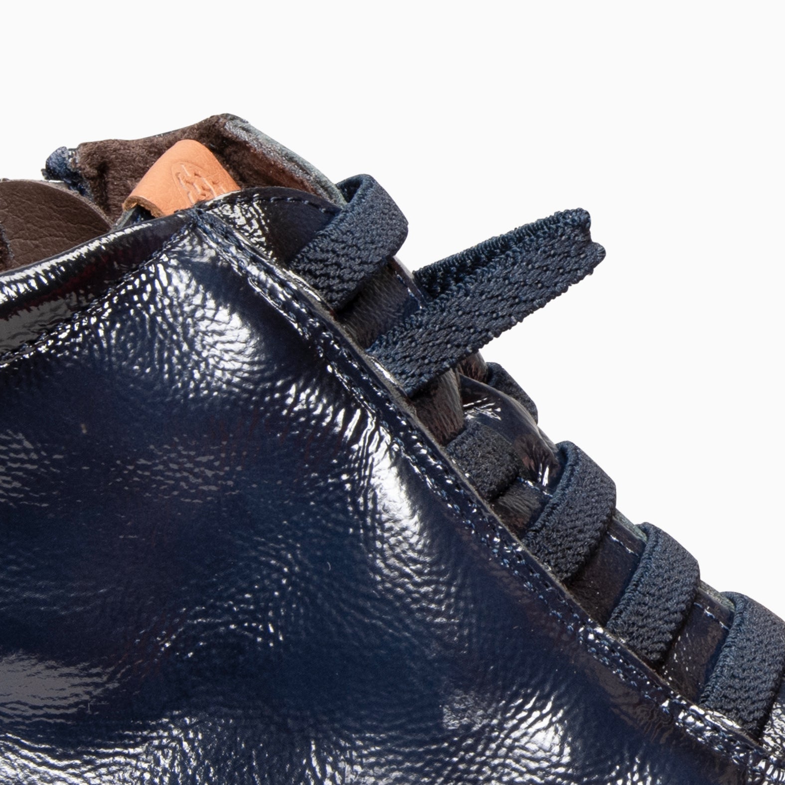 FLEXY - Zapatillas de charol MARINO abotinadas - miMaO ®