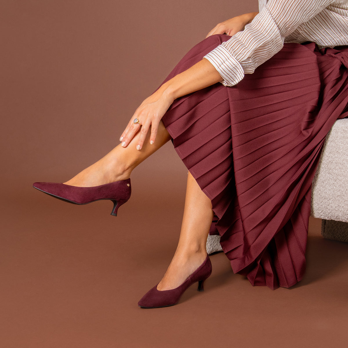 ESTHER – Sapato de salto baixo para mulher BORGONHA