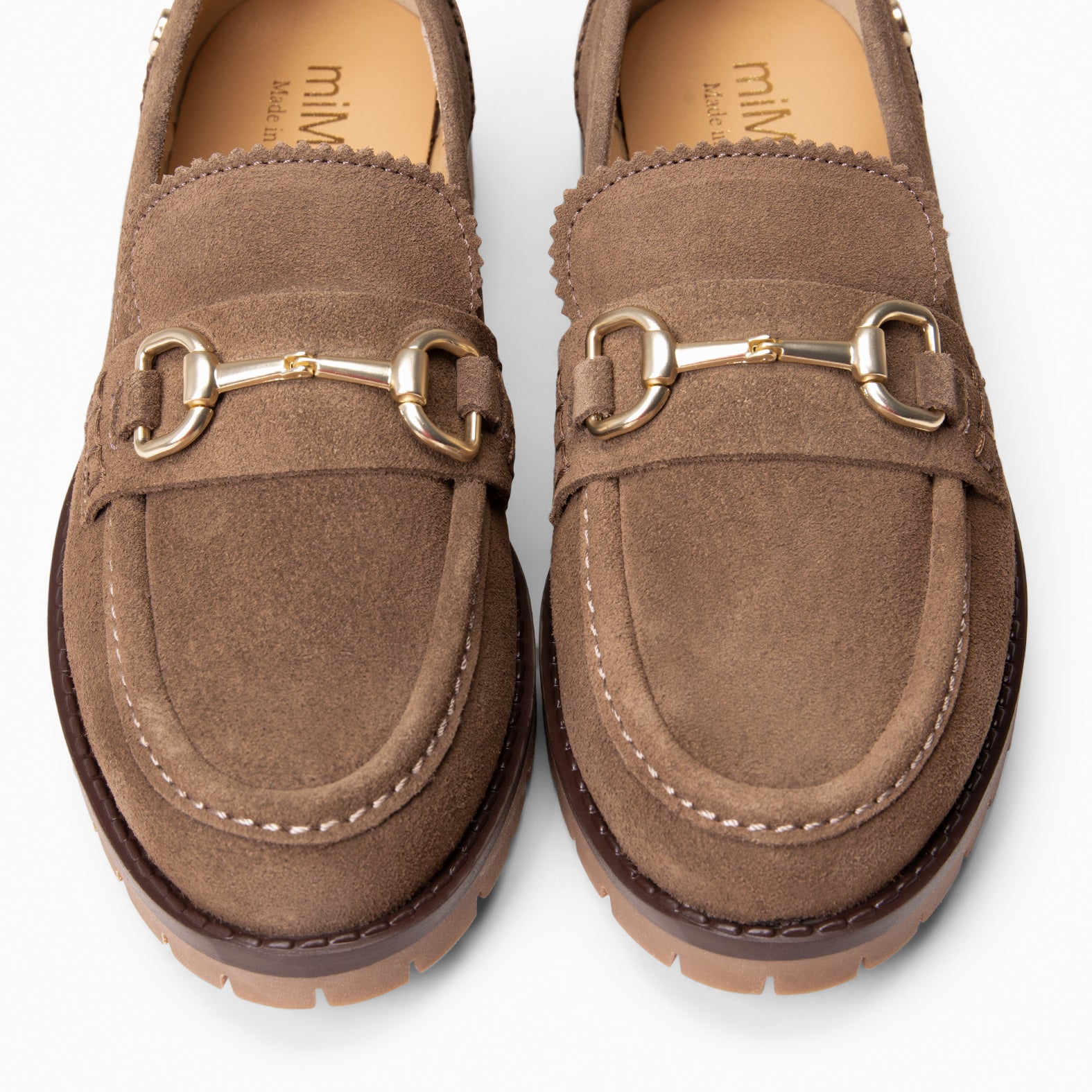 TREVILLA - Mocasín con aplique metálico TAUPE - miMaO ®