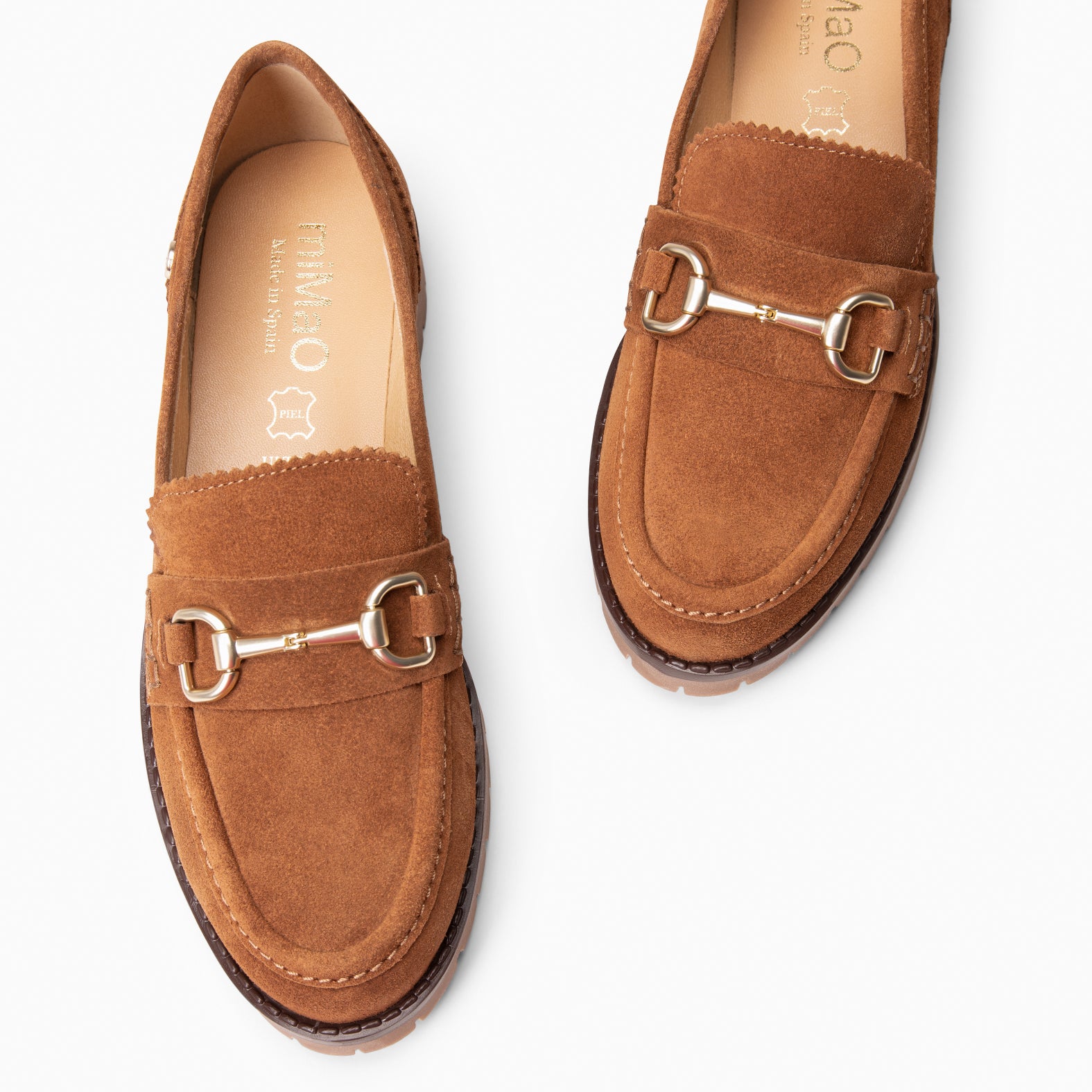 TREVILLA - Mocasín con aplique metálico CAMEL - miMaO ®