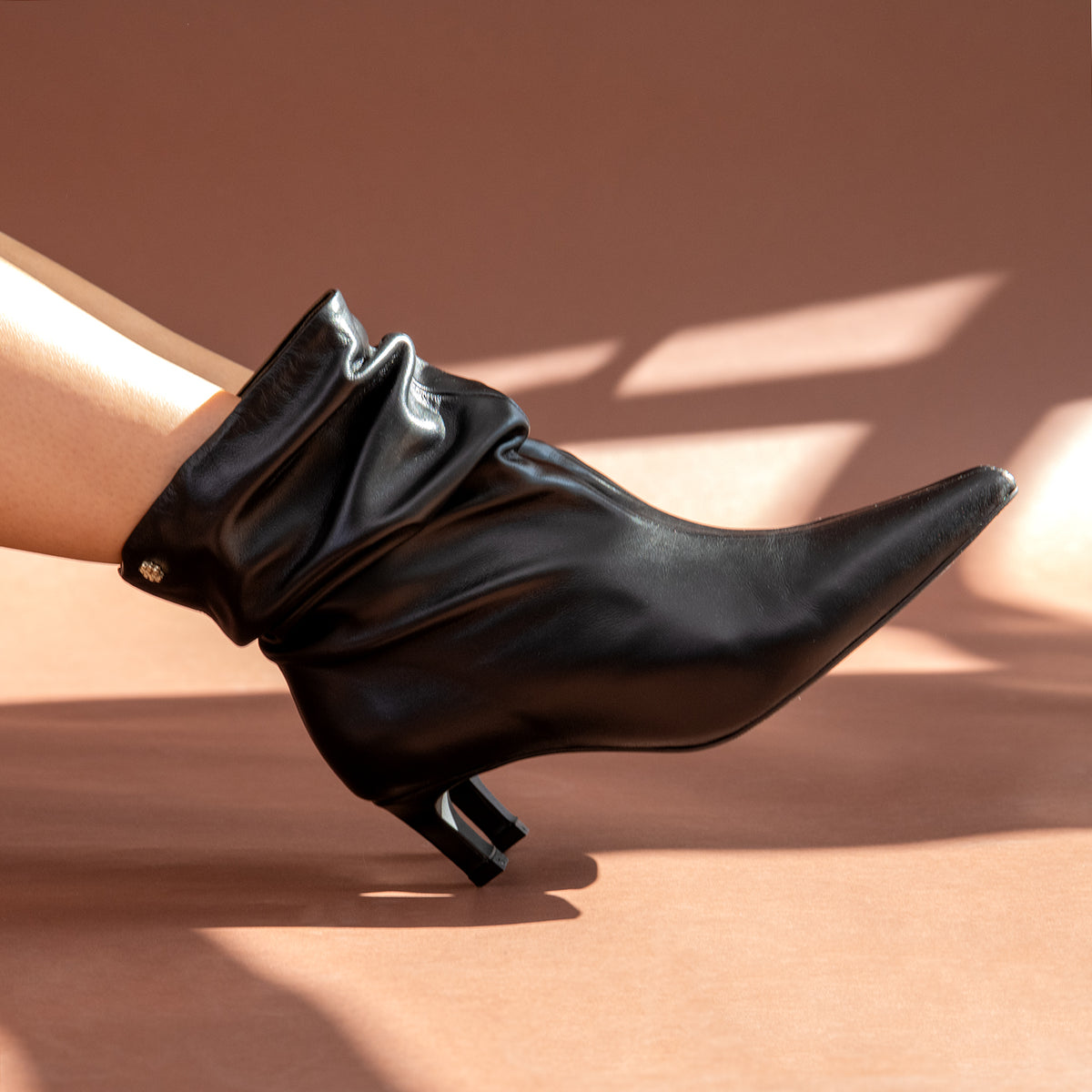 EMMA - Botines plisados de piel NEGRO