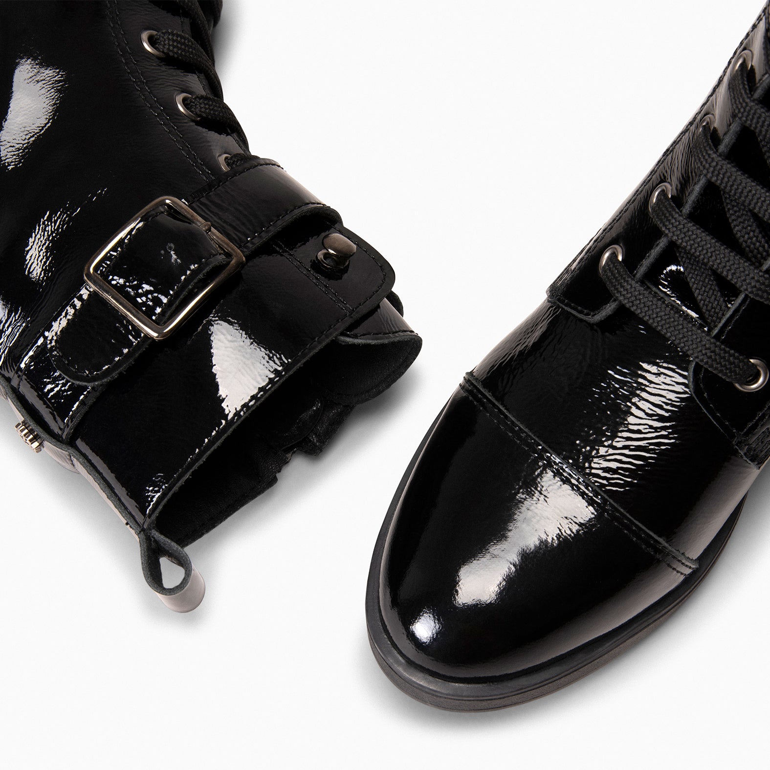 BELFAST – Botines con cordones de piel NEGRO CHAROL - miMaO ®