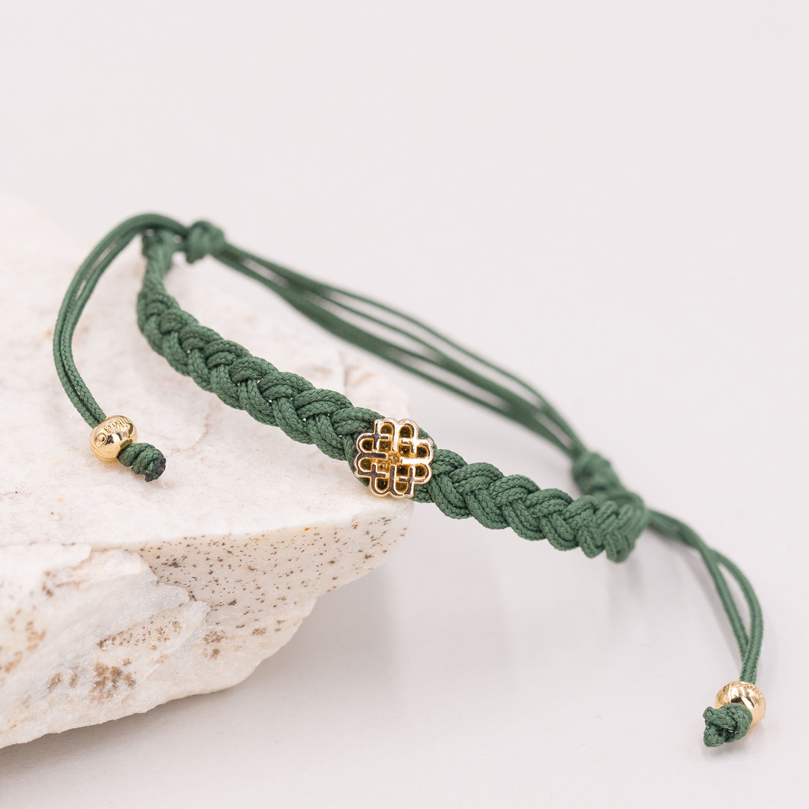 PULSERA VERDE MUSGO DE LA SALUD ORO