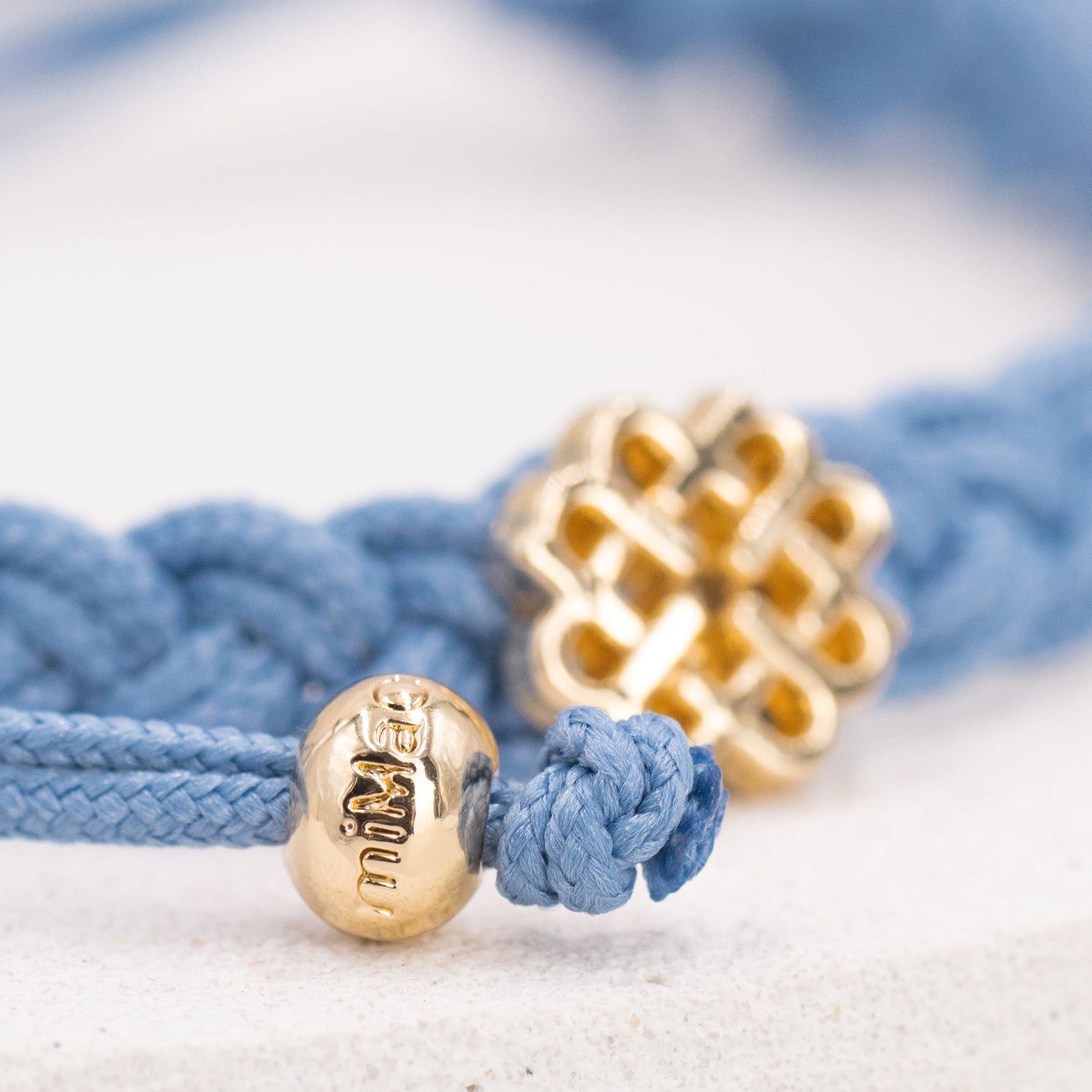 PULSERA AZUL DE LA PAZ ORO
