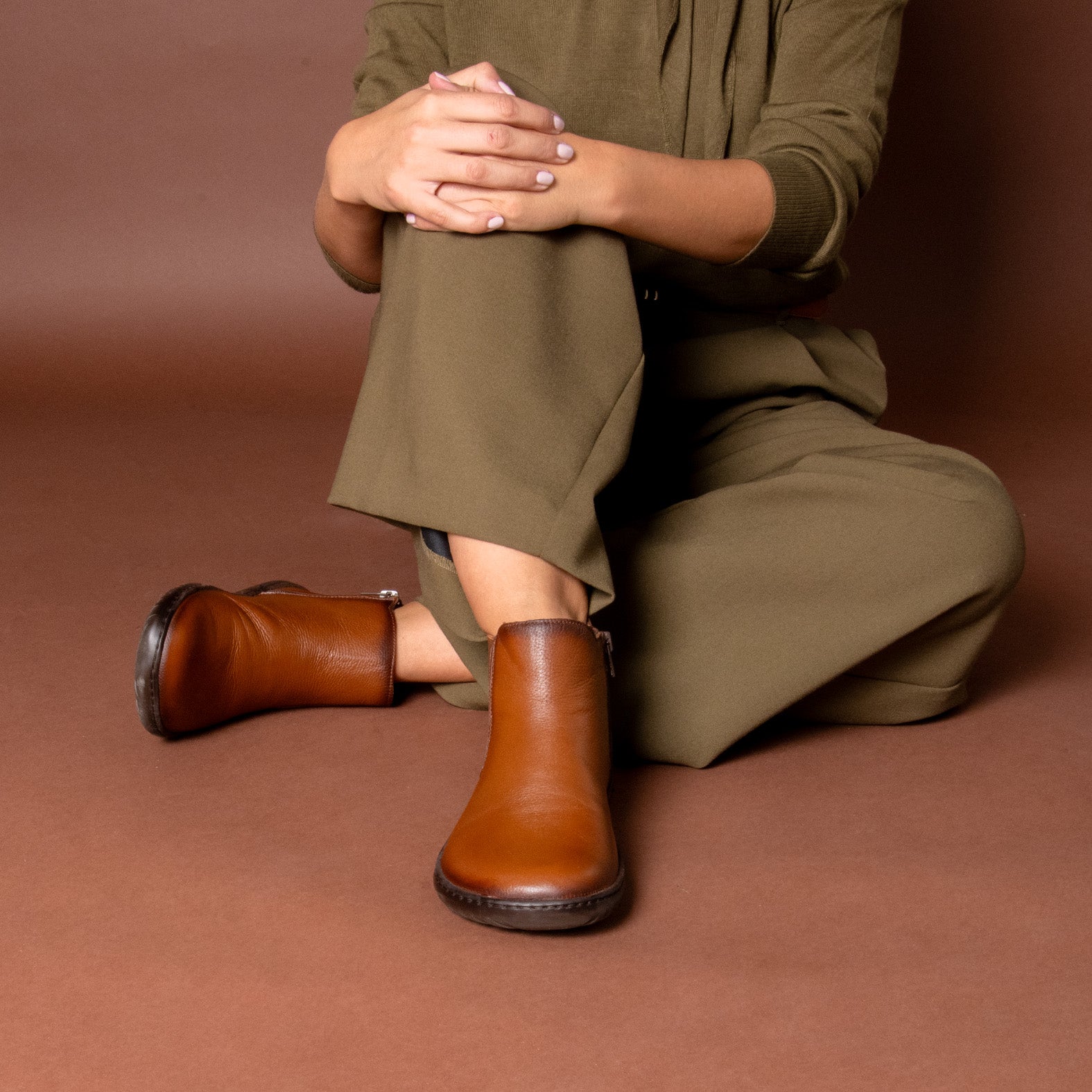 SAND -Botines tipo barefoot con elástico MARRON - miMaO ®