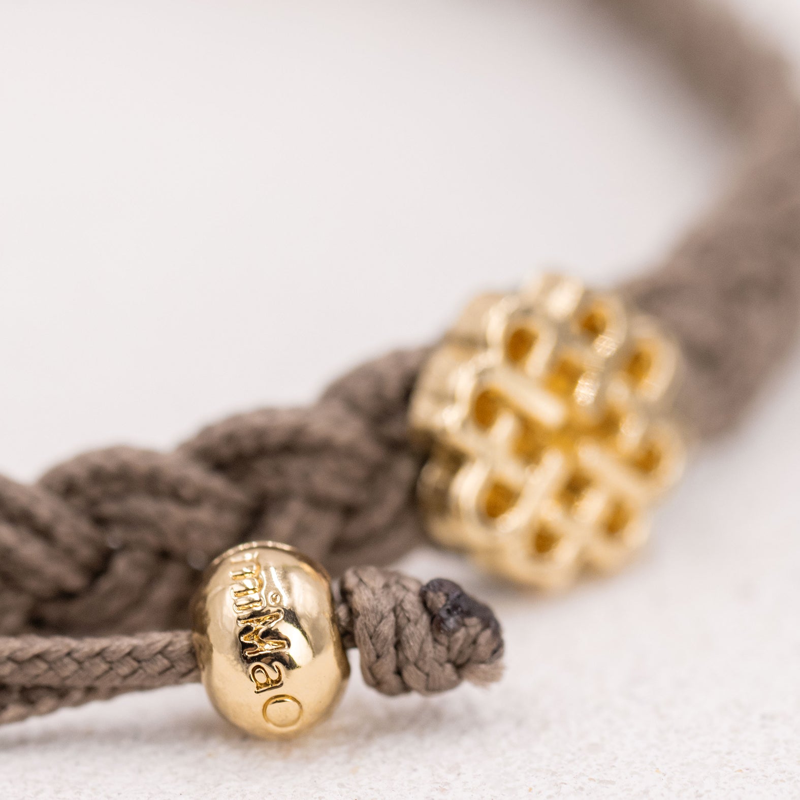 PULSERA TAUPE DEL EQUILIBRIO ORO - miMaO ®