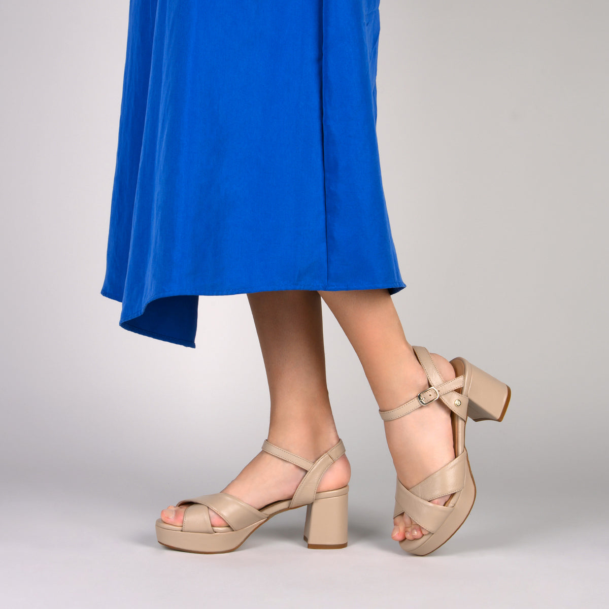 SARDINIA  – TAUPE PLATFORM WIDE-HEELED SANDAL