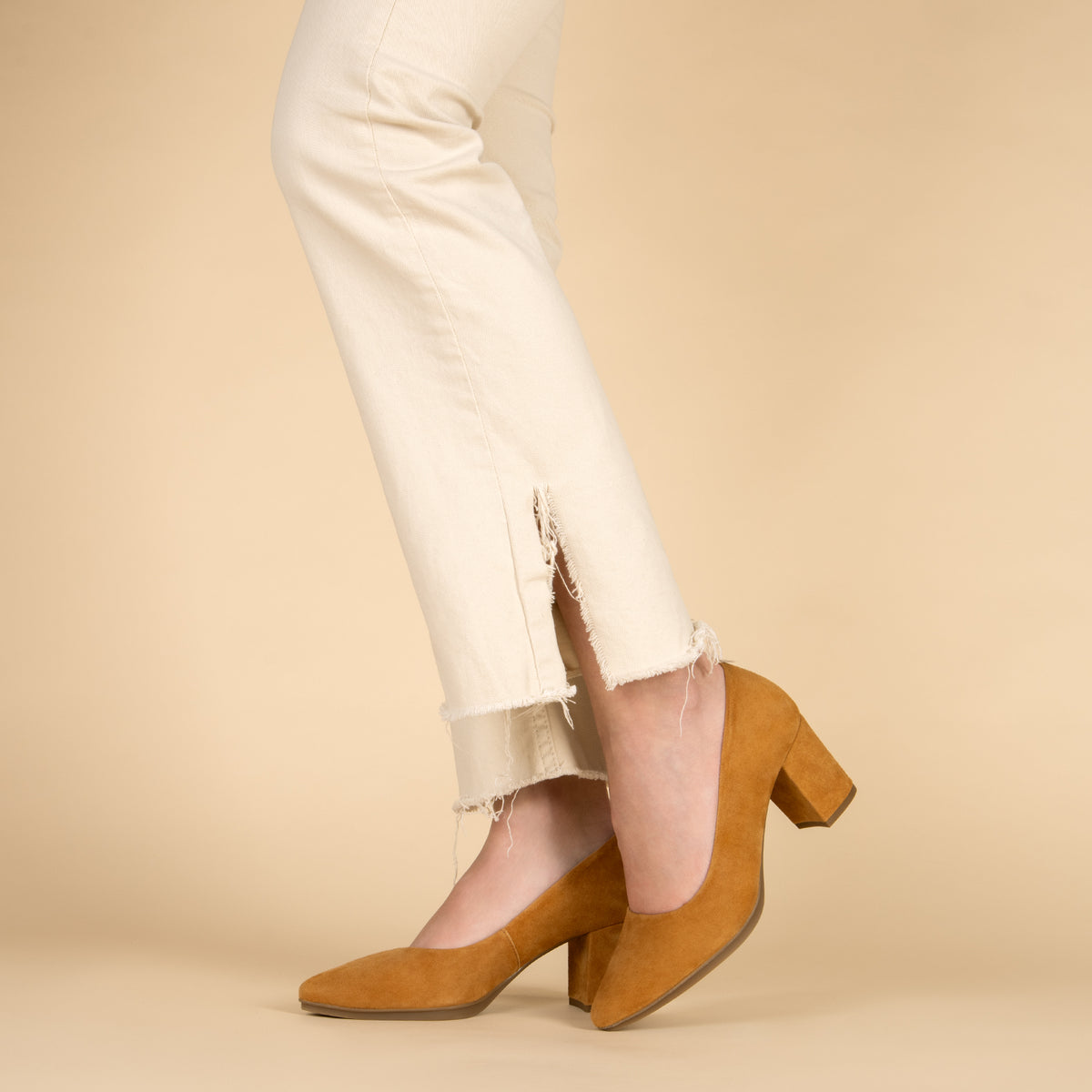 URBAN S - Zapatos de tacón medio de ante MARRÓN