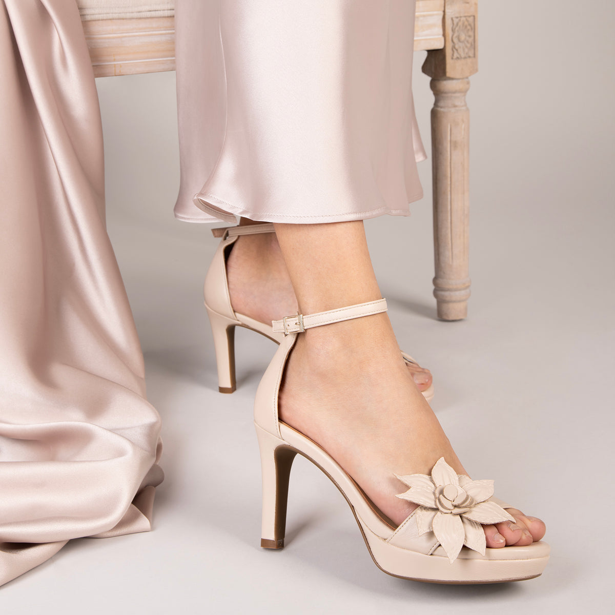 SELENE - Sandalia para novia en color NUDE