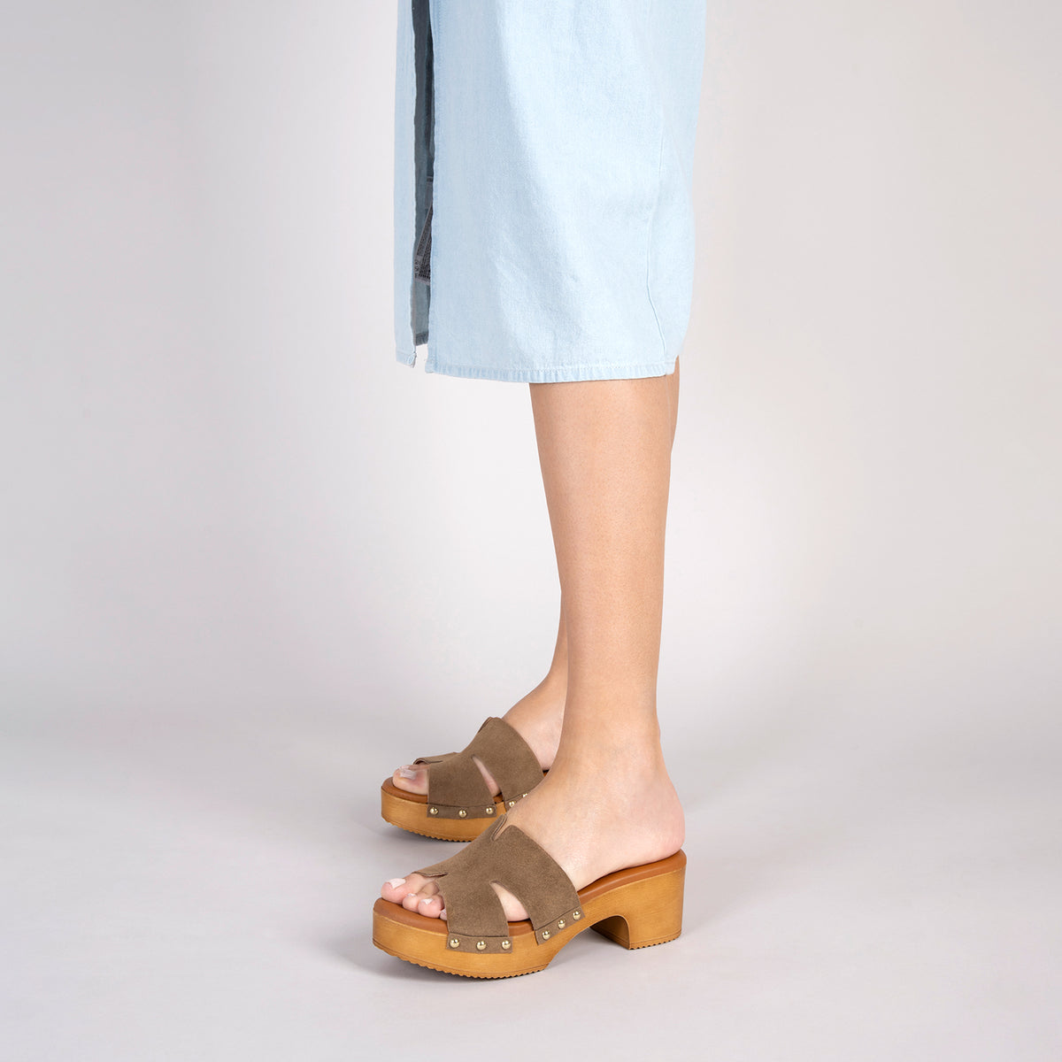 SEYA – Zuecos con tacón y plataforma TAUPE