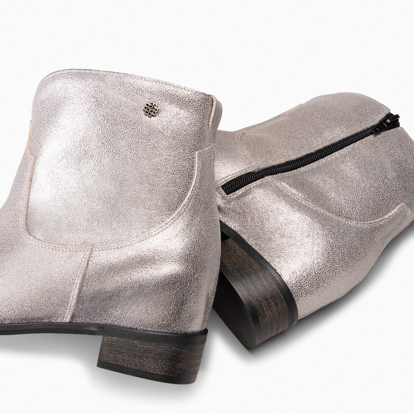 JESSY - Botín cowboy con cuña interna PLATA - miMaO ®