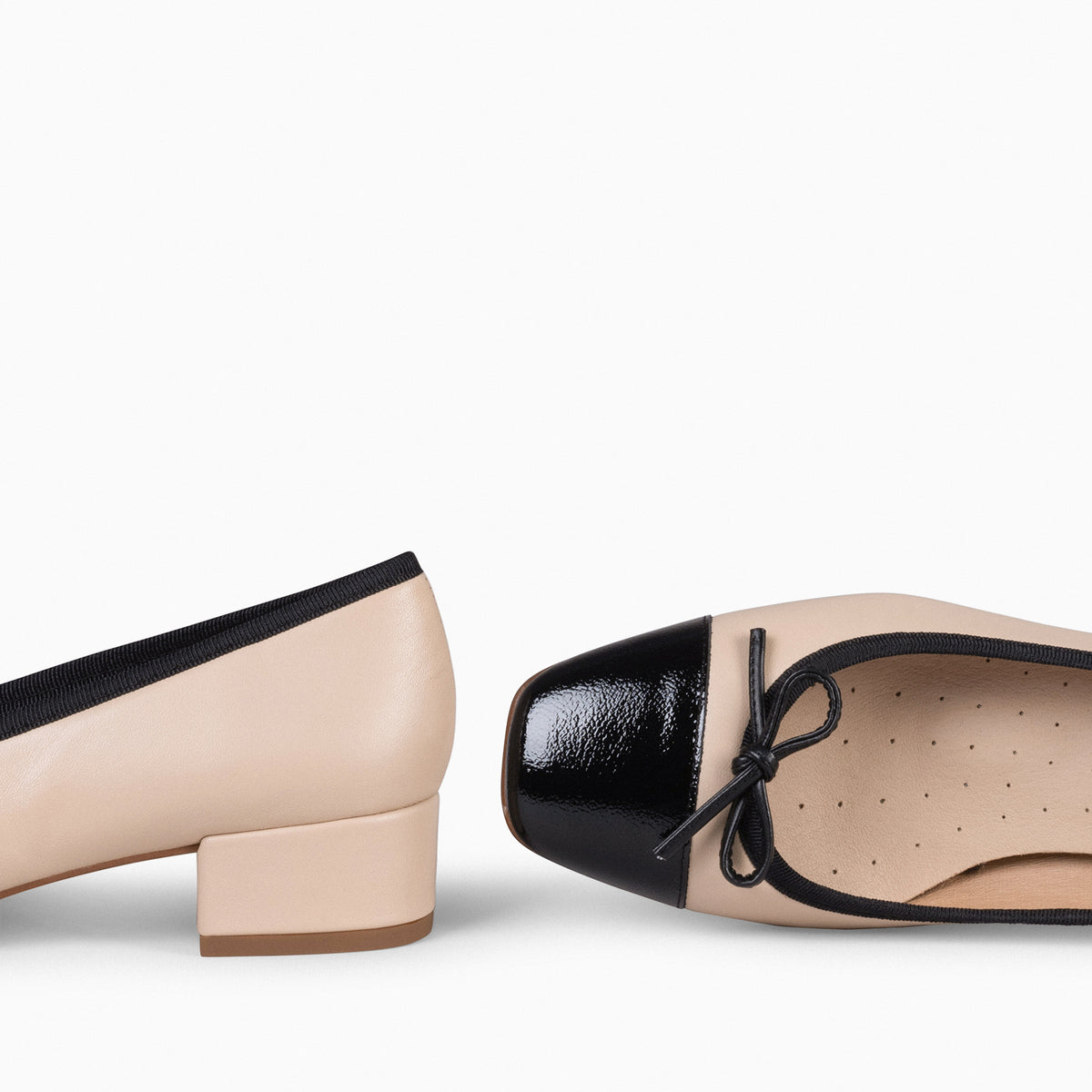 GLAMOUR – Bailarinas con tacón y puntera de charol BEIGE
