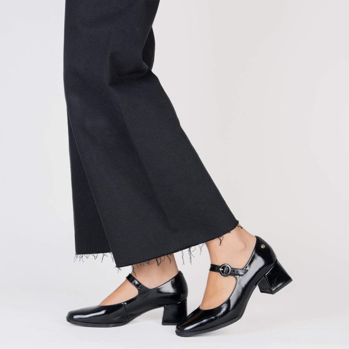 AGATA – BLACK Mary-Janes with strap and square heel