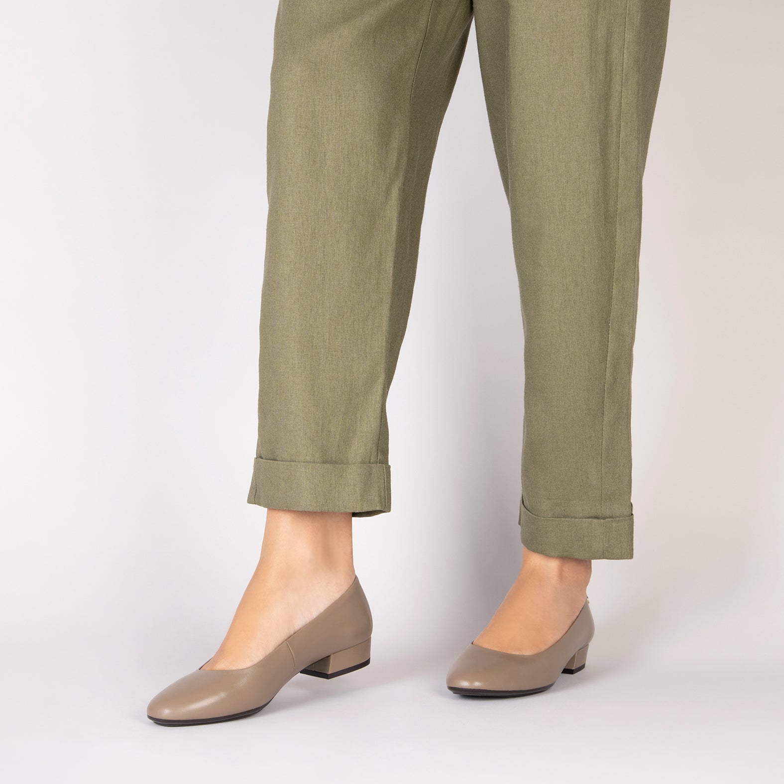 URBAN XS - Zapatos de tacón bajo TAUPE - miMaO ®