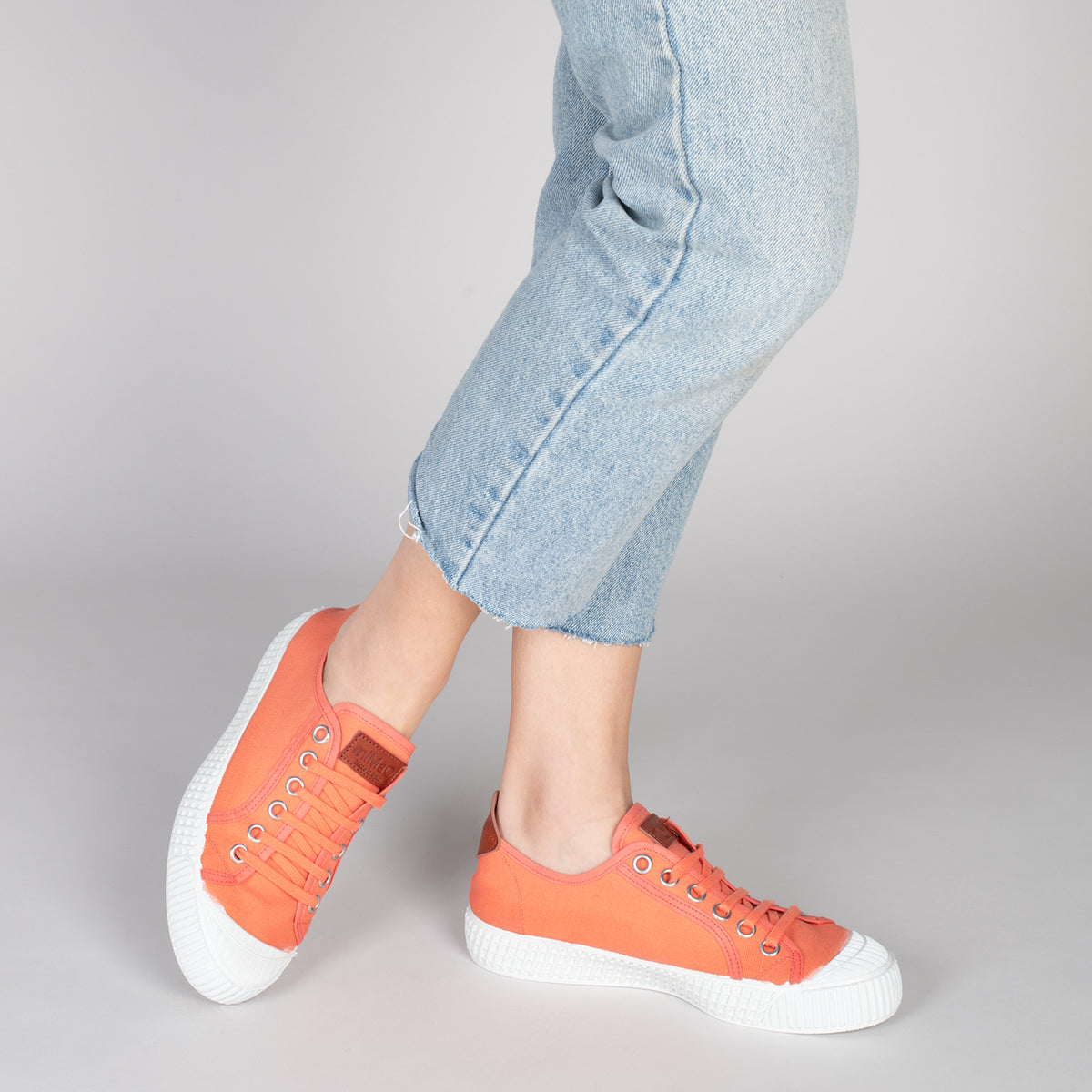 BAMBA – Zapatillas casuals de lona para mujer NARANJA