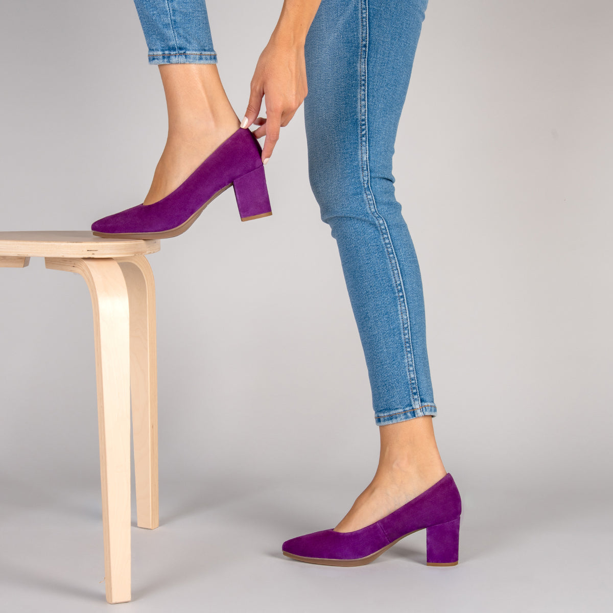 URBAN S – Zapatos de tacón medio de ante VIOLETA