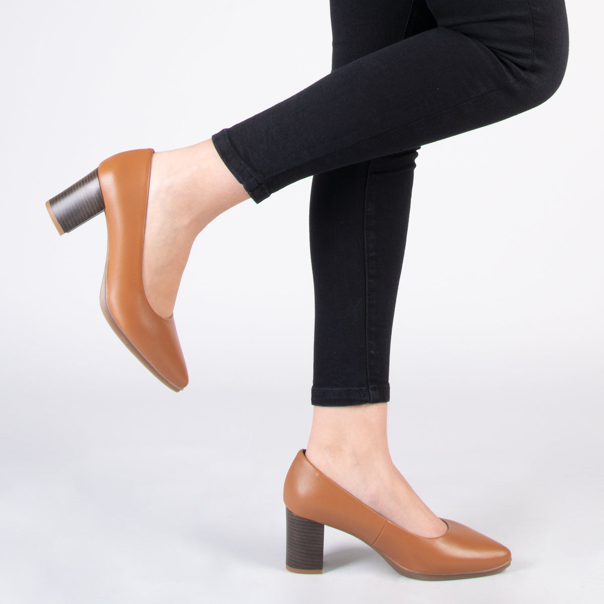 URBAN S SALON – Zapatos de tacón medio de napa CAMEL