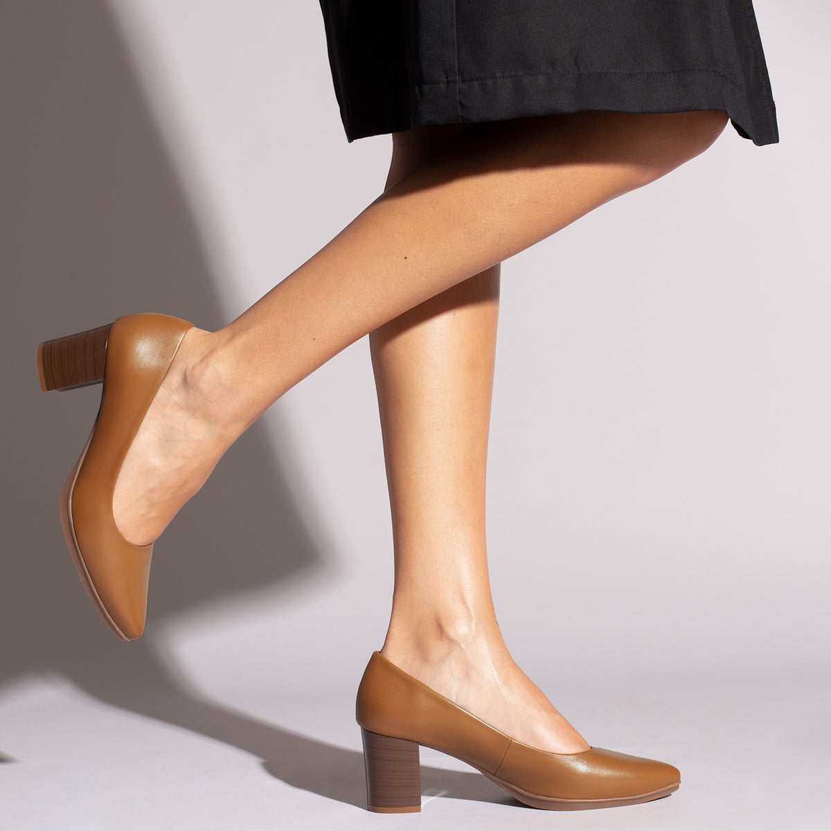 URBAN S SALON - Zapatos CAMEL con tacón madera