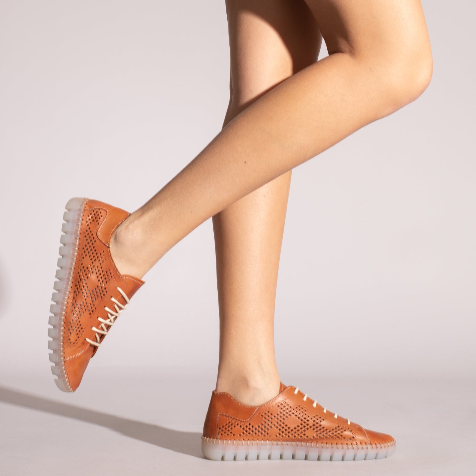 FLEXY Zapatilla CAMEL extra flexible con picado