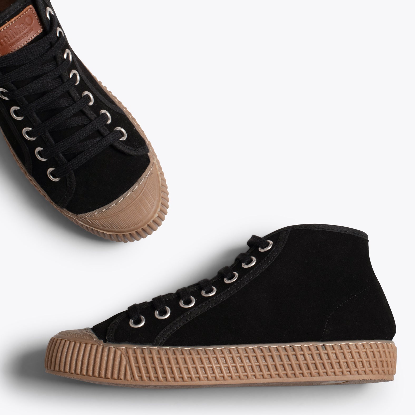 JUMP – BLACK water-repellent suede sneakers