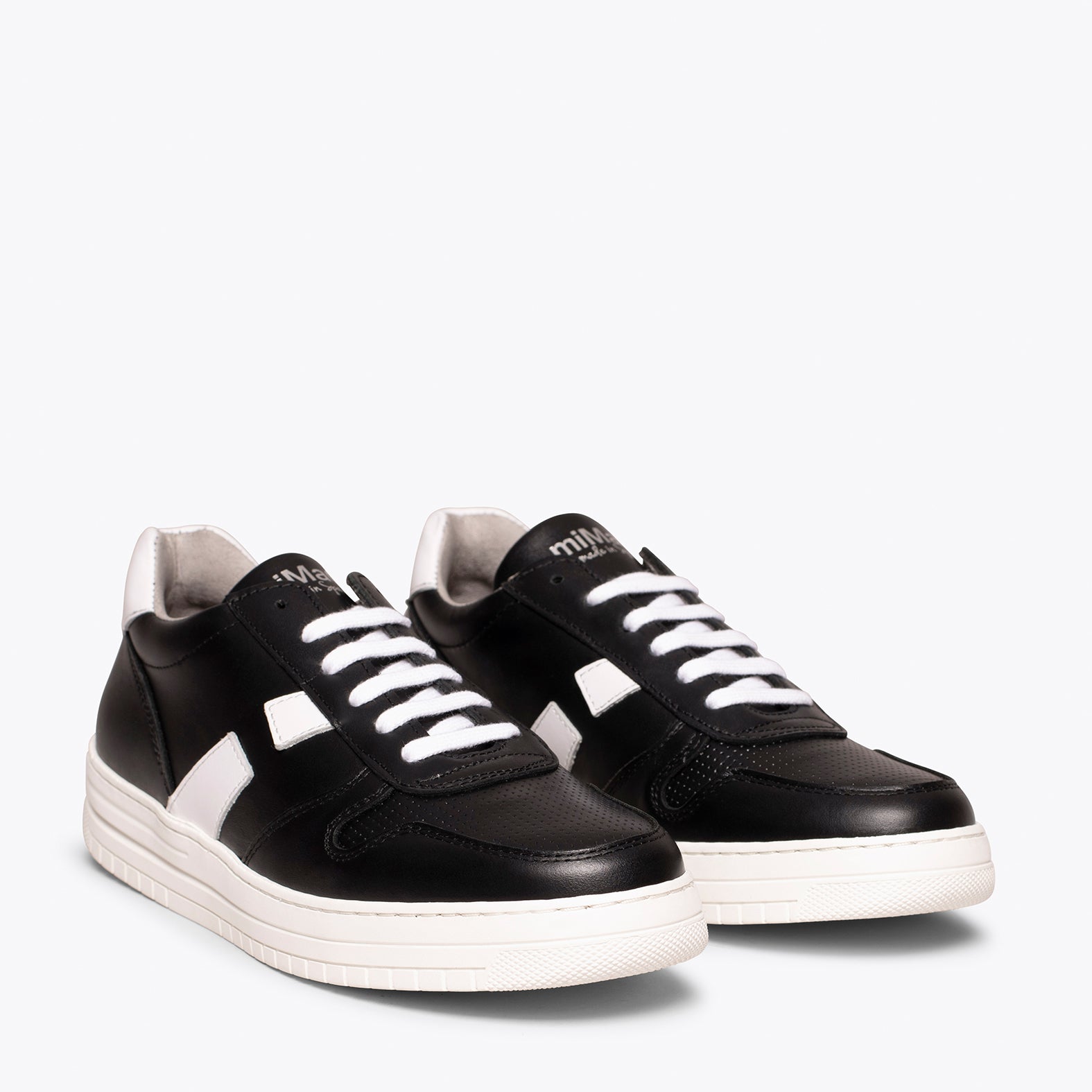 zapatillas negras de mujer
