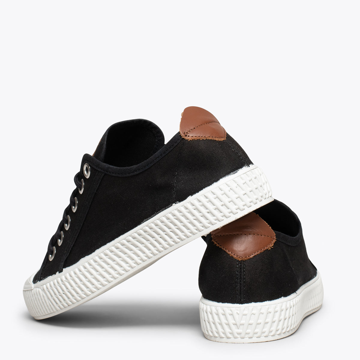 BAMBA – Zapatillas casuals de lona para mujer NEGRO