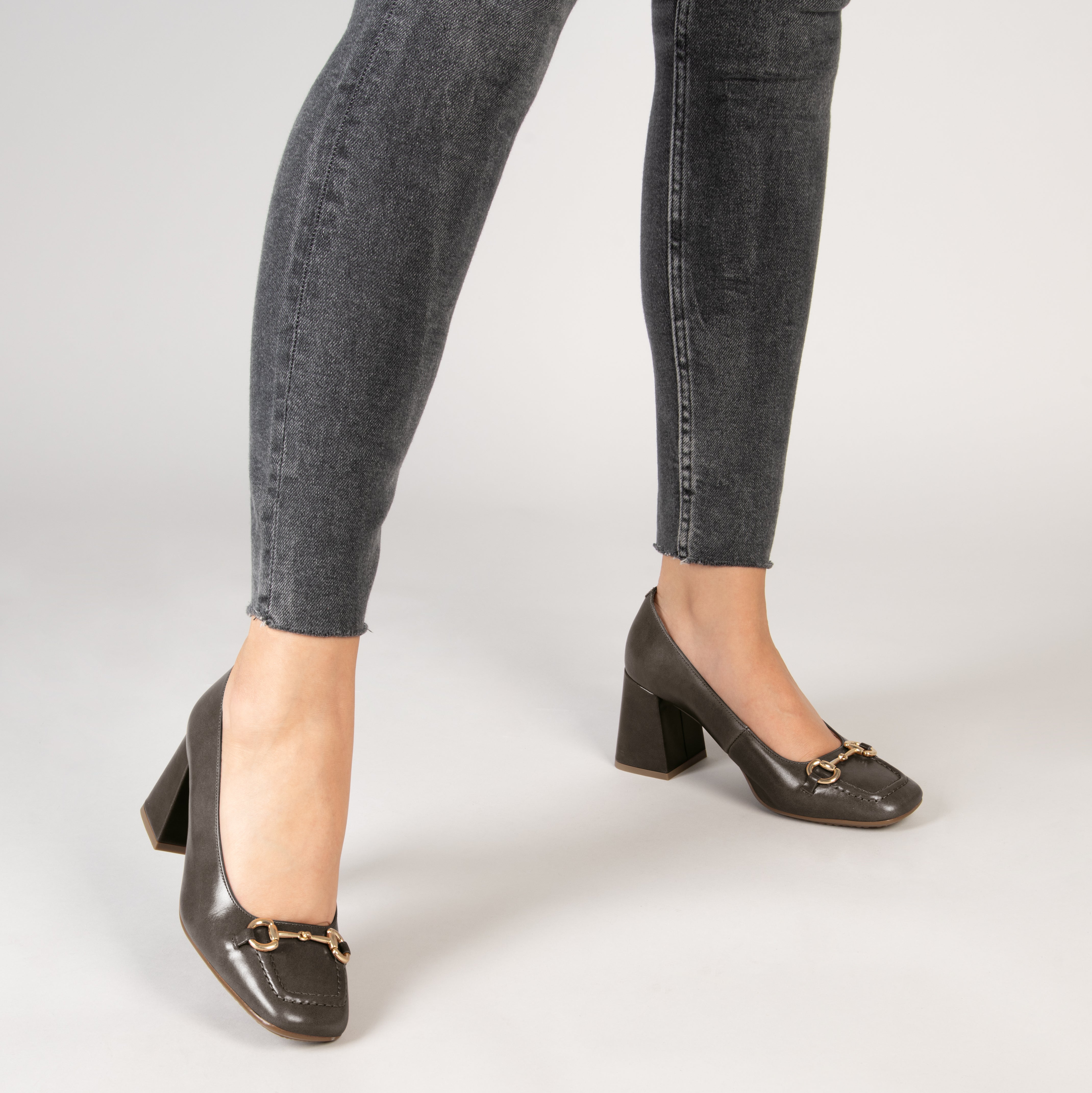 MÍA – Zapatos con tacón bloque VERDE OSCURO - miMaO ®